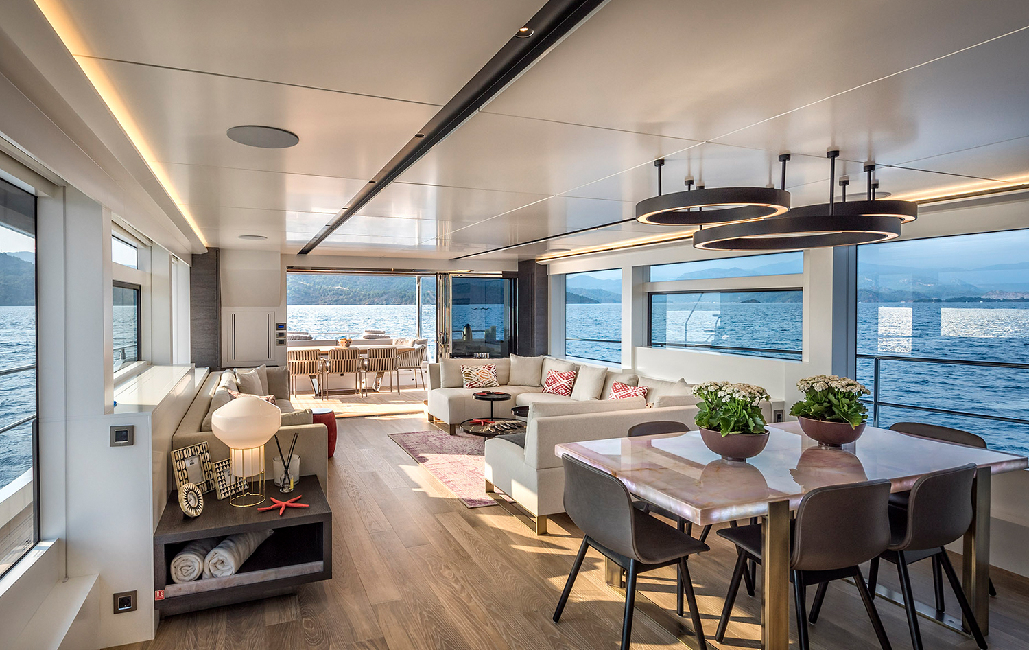 303 Main salon dining view aft.jpg