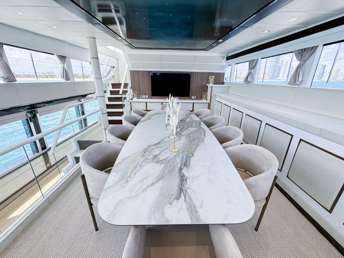 303 Mezzanine dining room.jpg