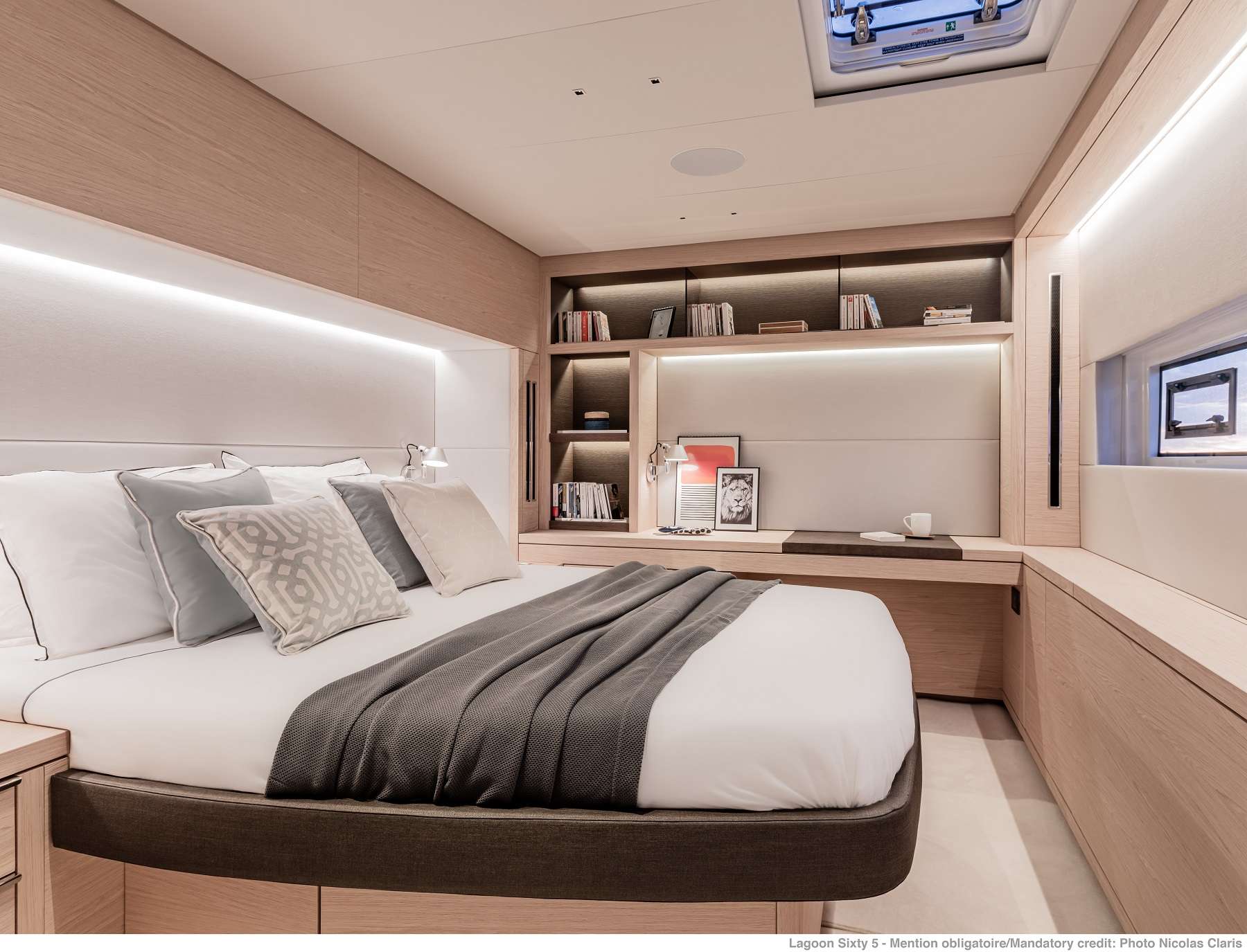 303 Sailing Catamaran AURA Master.jpg