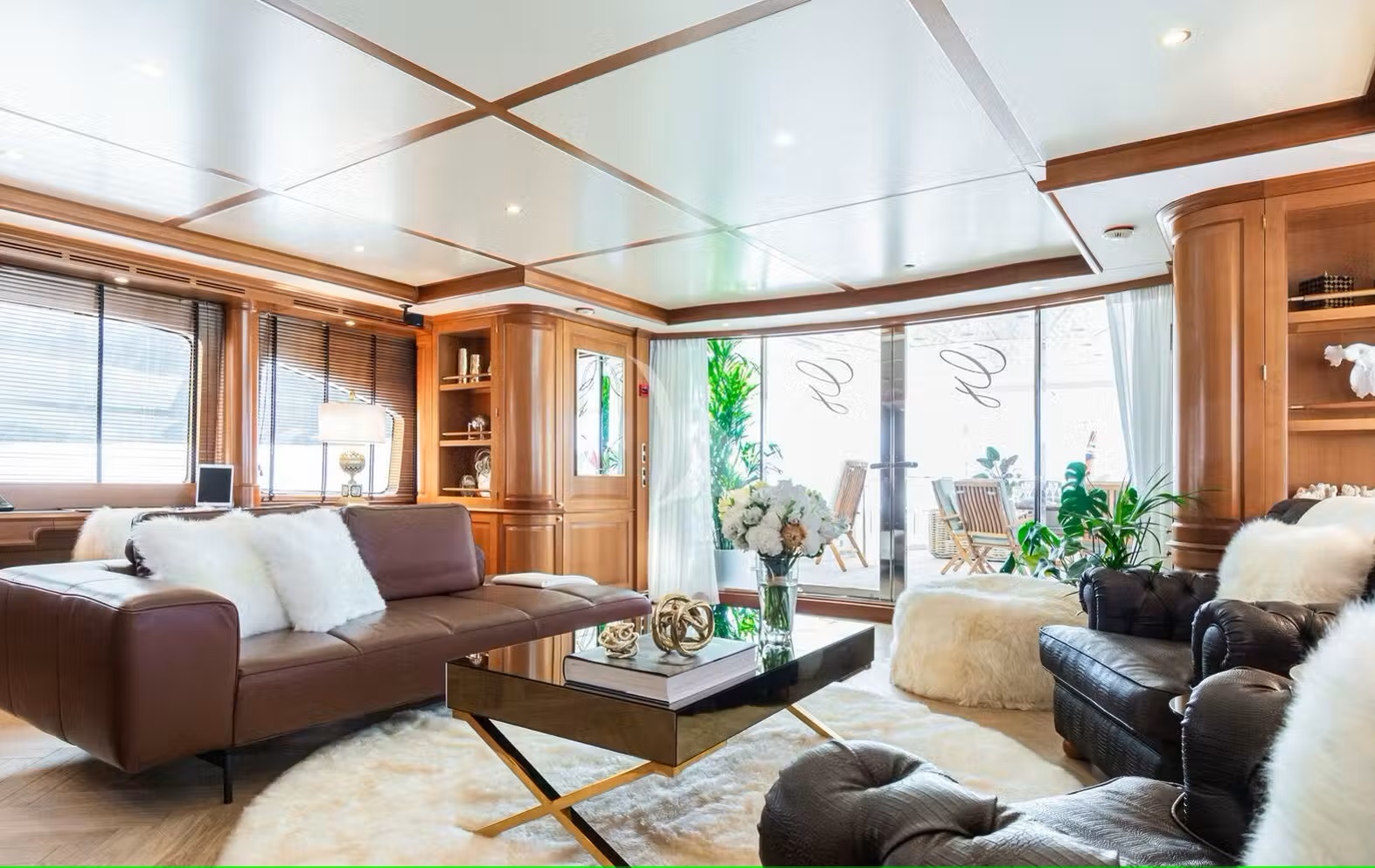 304 Bridge deck salon.jpg