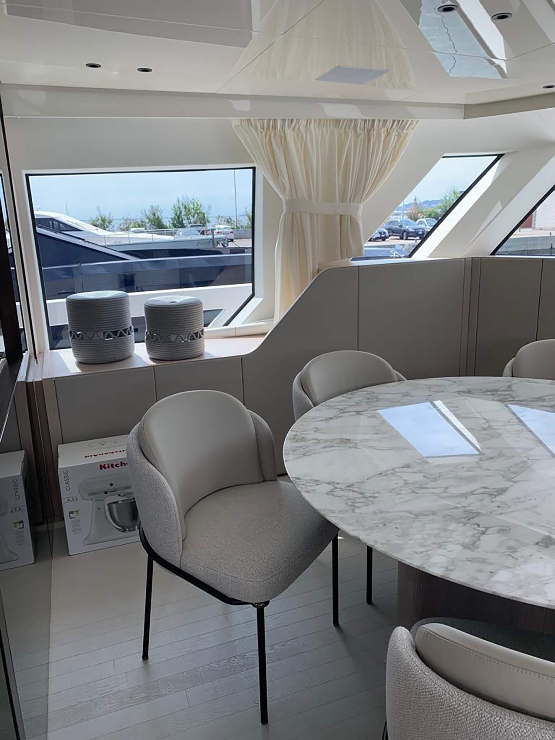 304 Dine in galley.jpg
