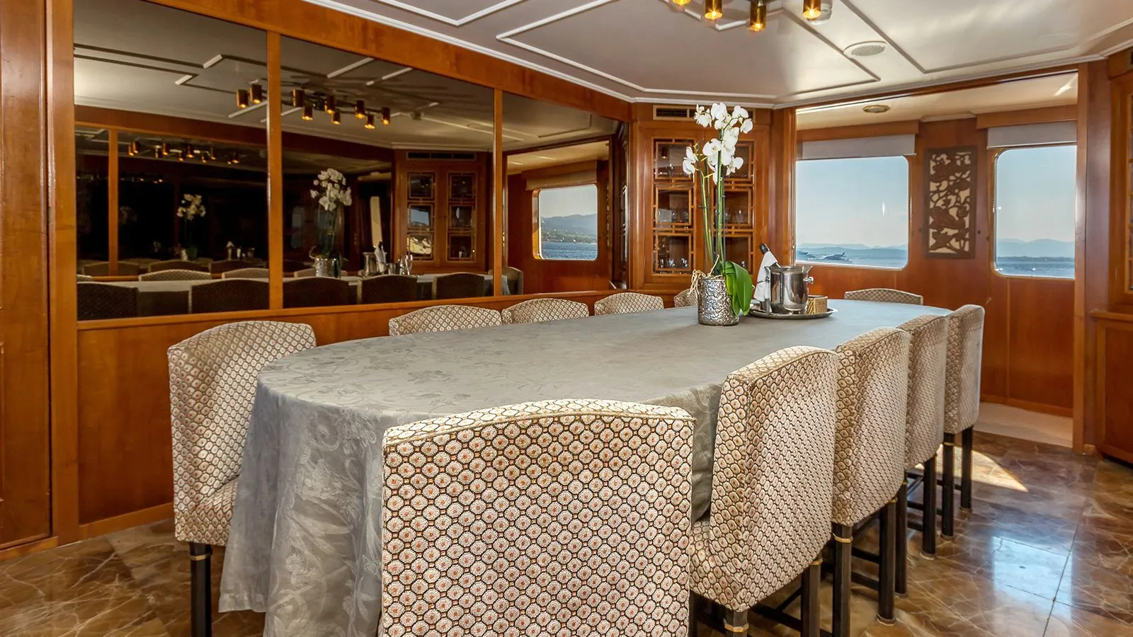 304 Formal dining alternative view.jpg