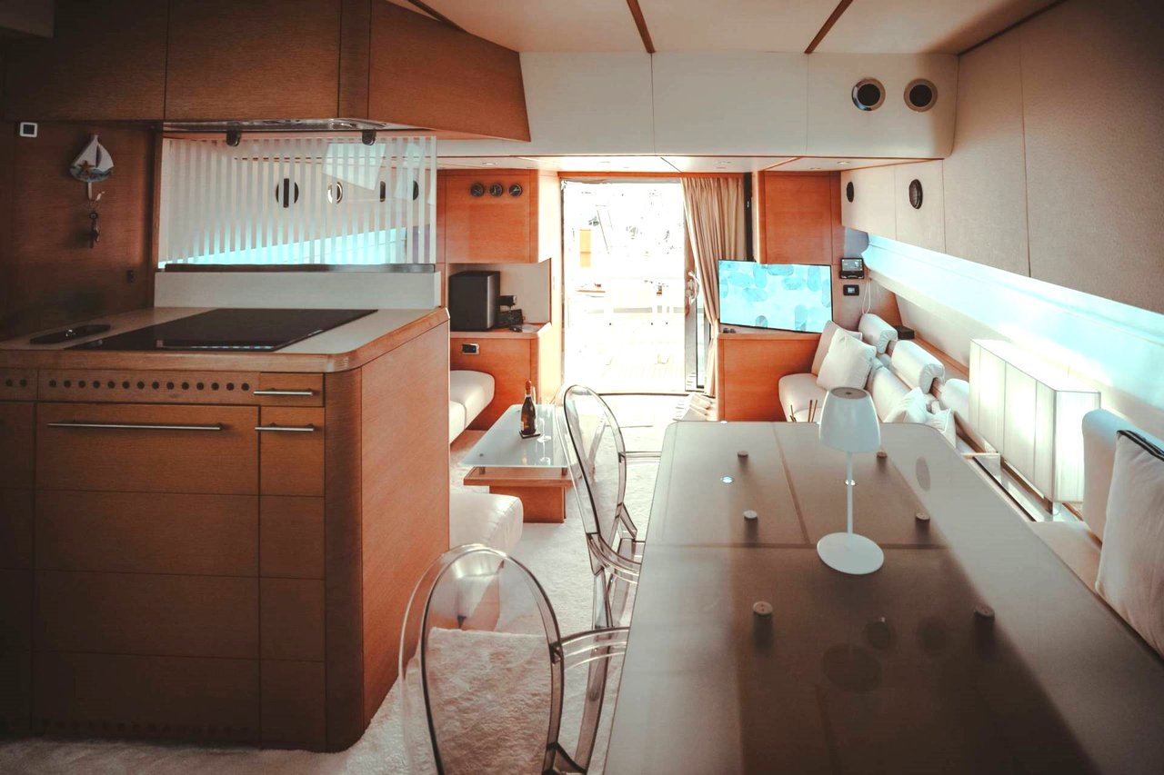 304 Main salon view aft.jpg