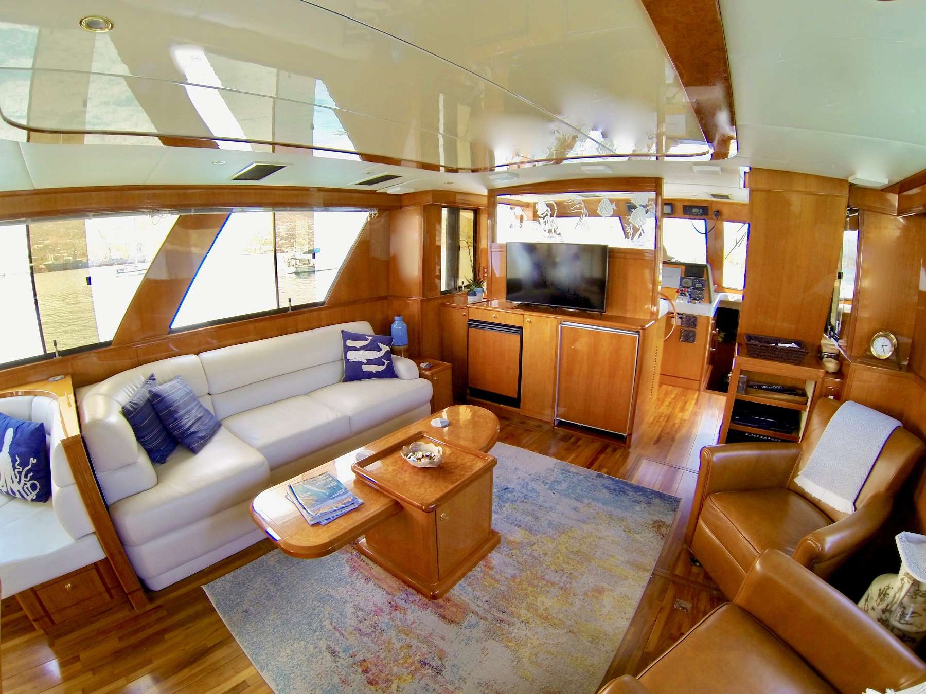304 Motor Yacht MCGREGOR III  Main Salon.jpg