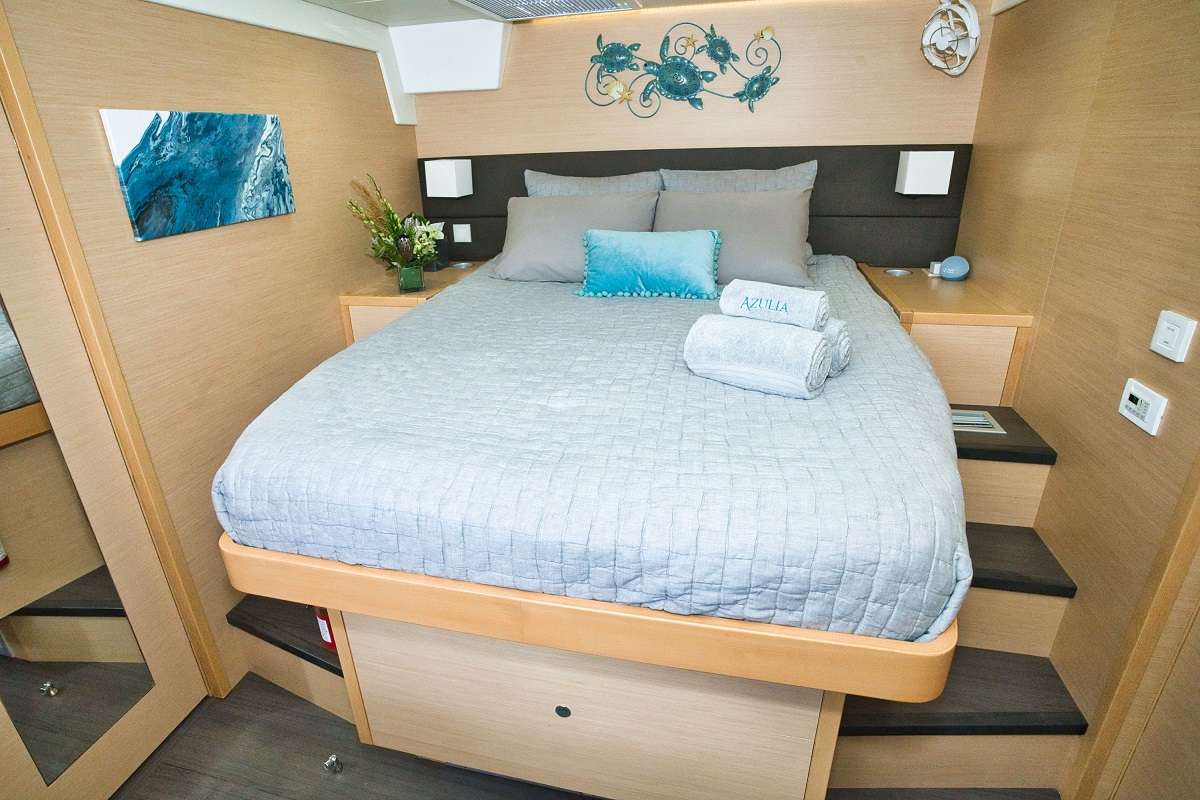 304 Sailing Catamaran AZULIA II Cabin.jpg