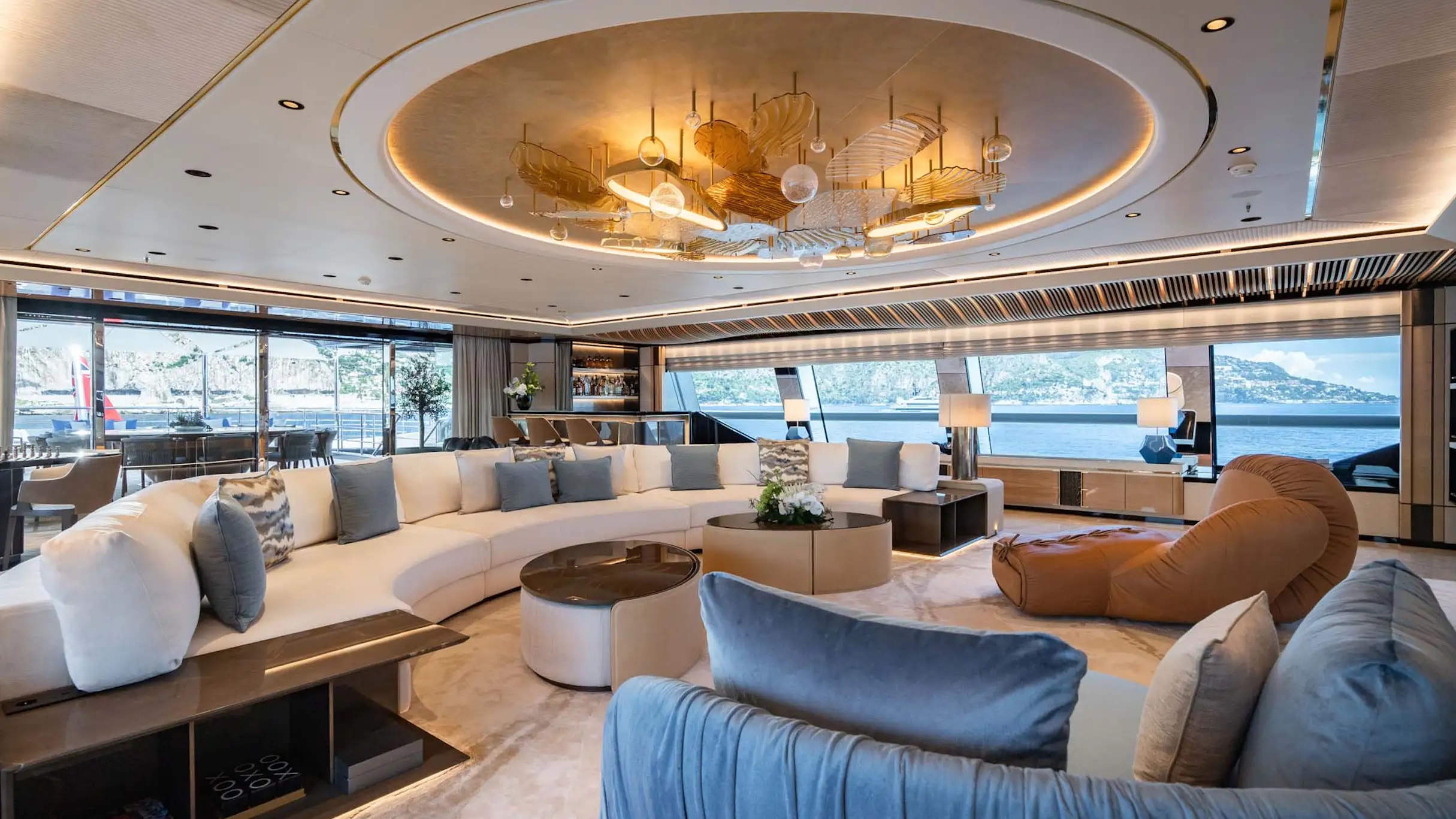 304 Upper deck salon.jpg