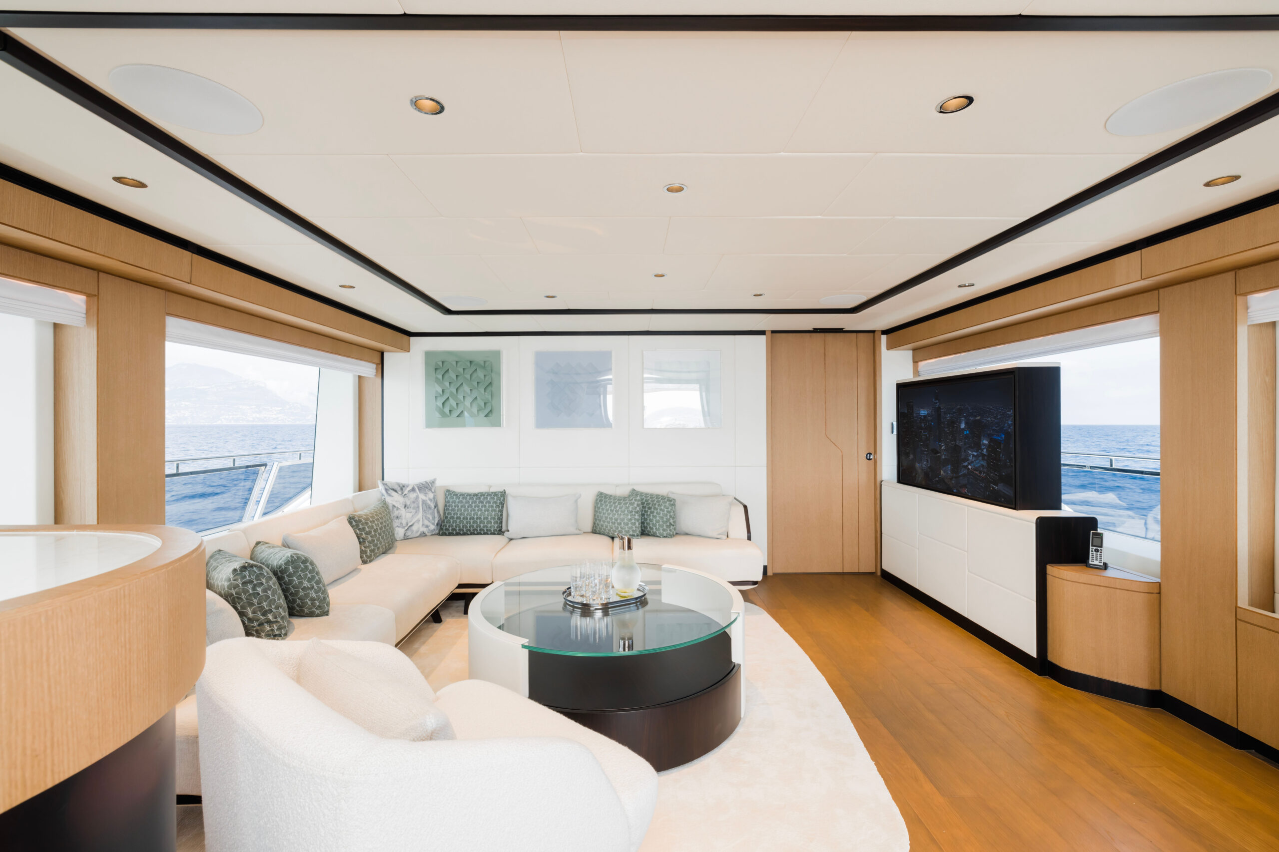 305 Bridge deck salon.jpg