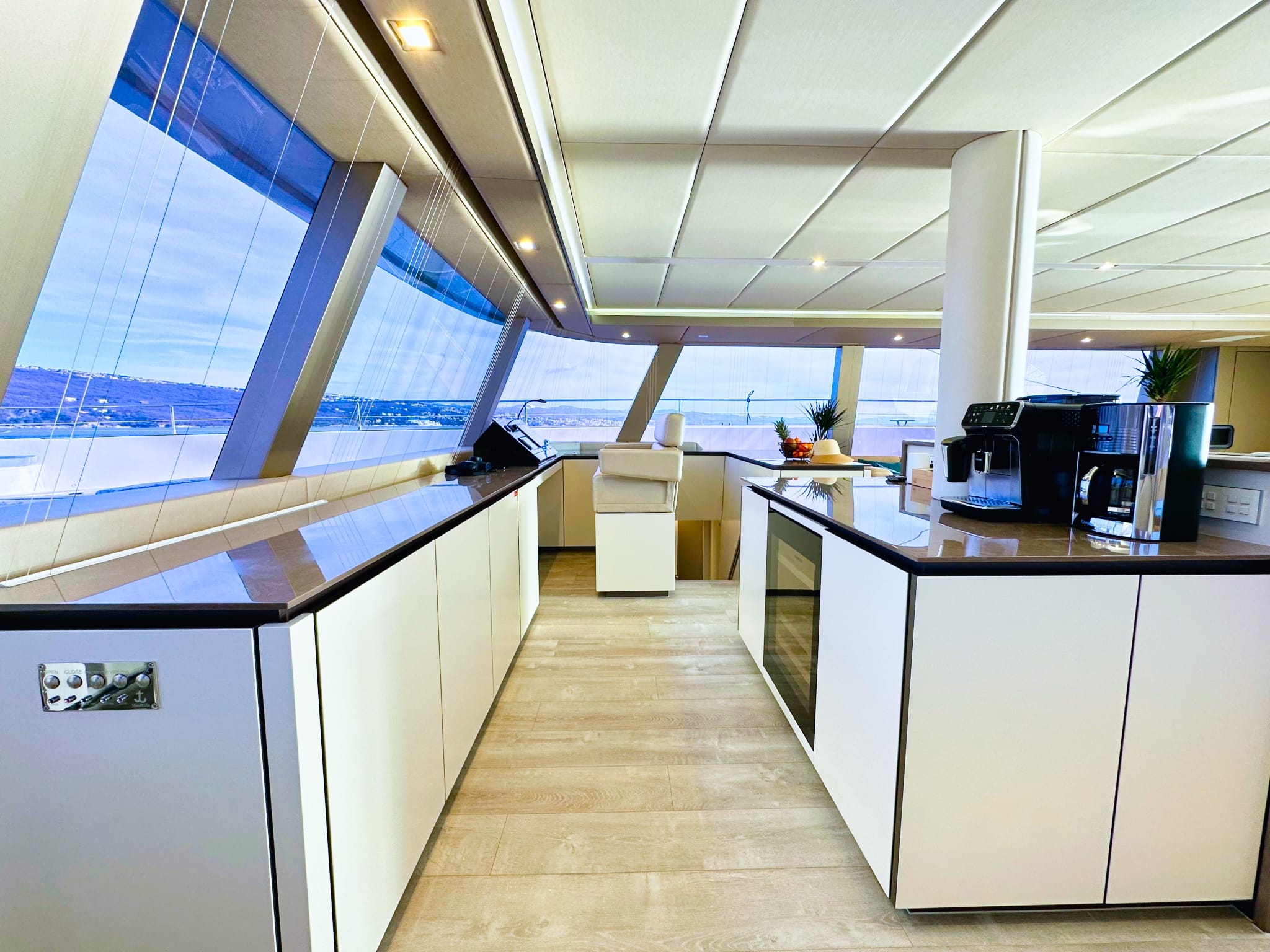 305 Main salon forward area.jpg