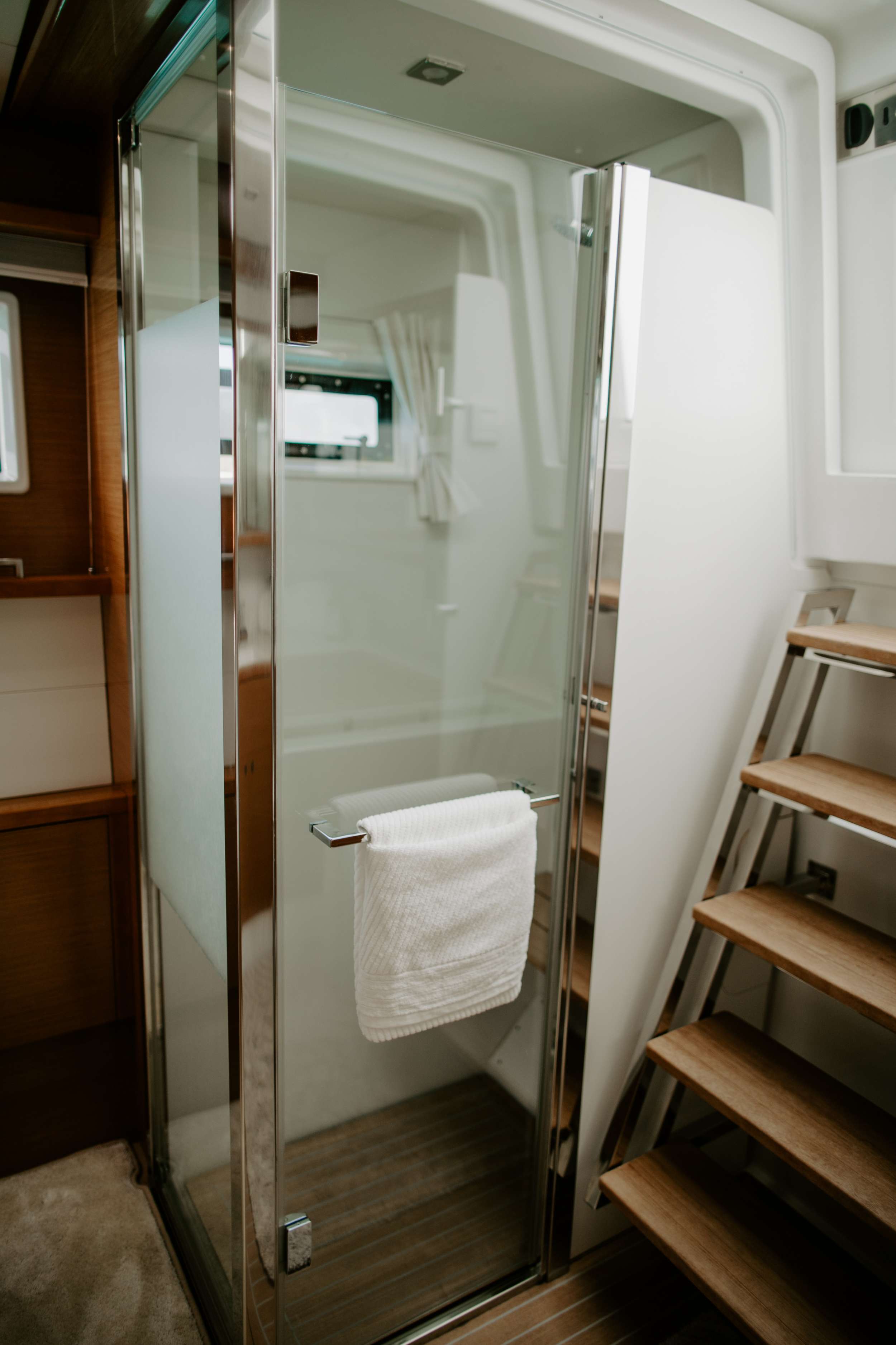 305 Sailing Catamaran EBB & FLOW En Suite.jpg