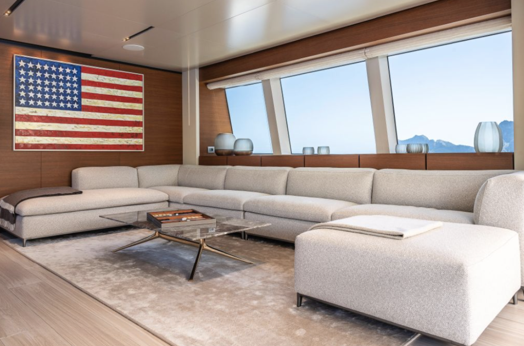 305 Sky lounge.png