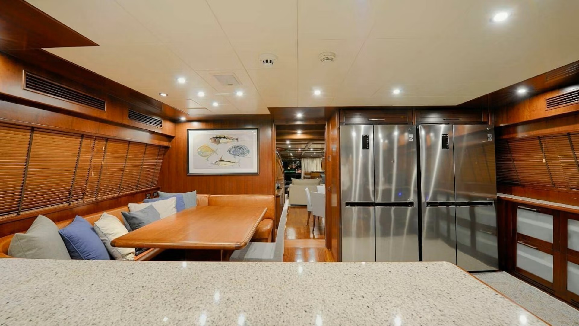 306 Dine in galley dinette seating.jpg