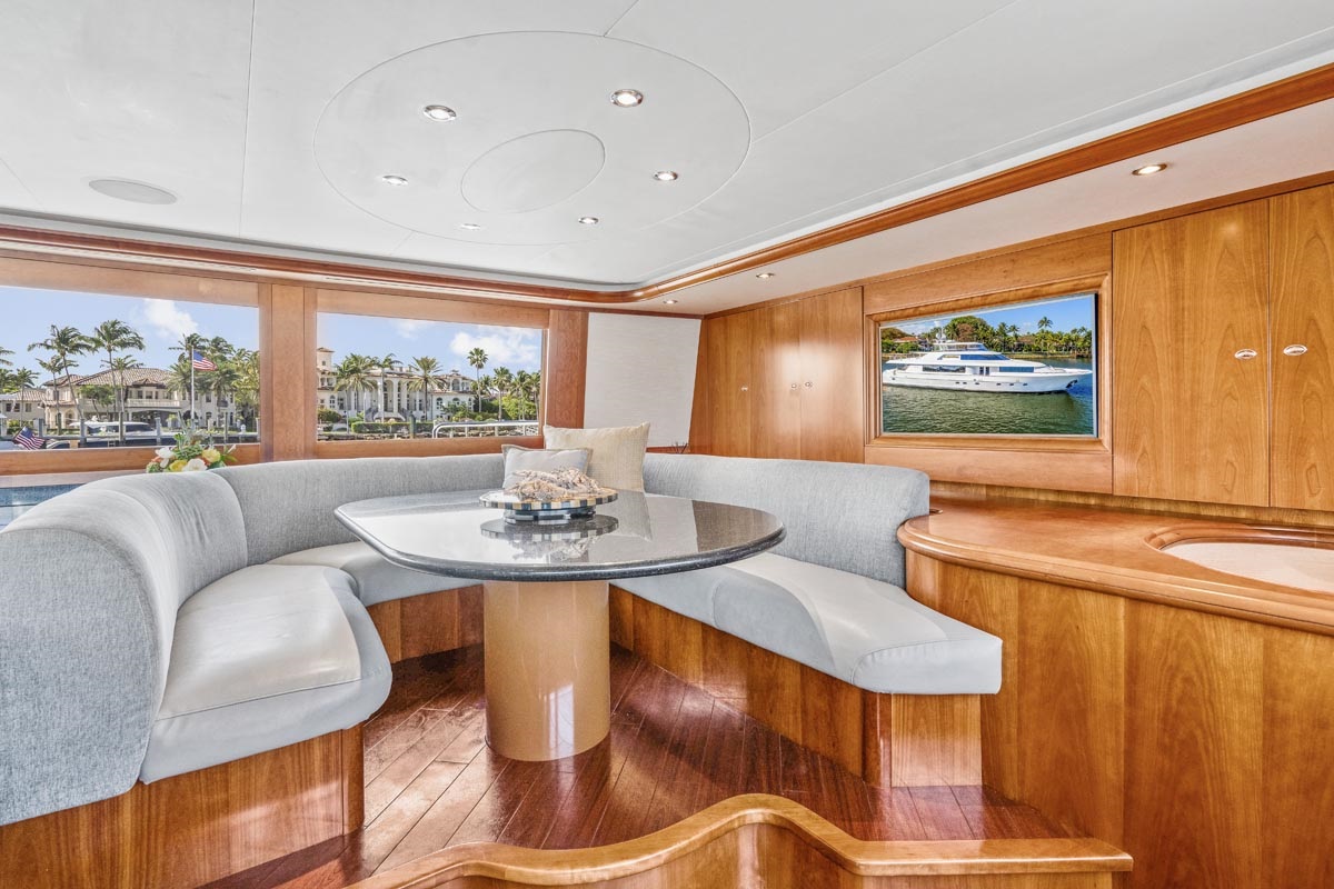 306 Galley dinette.jpg