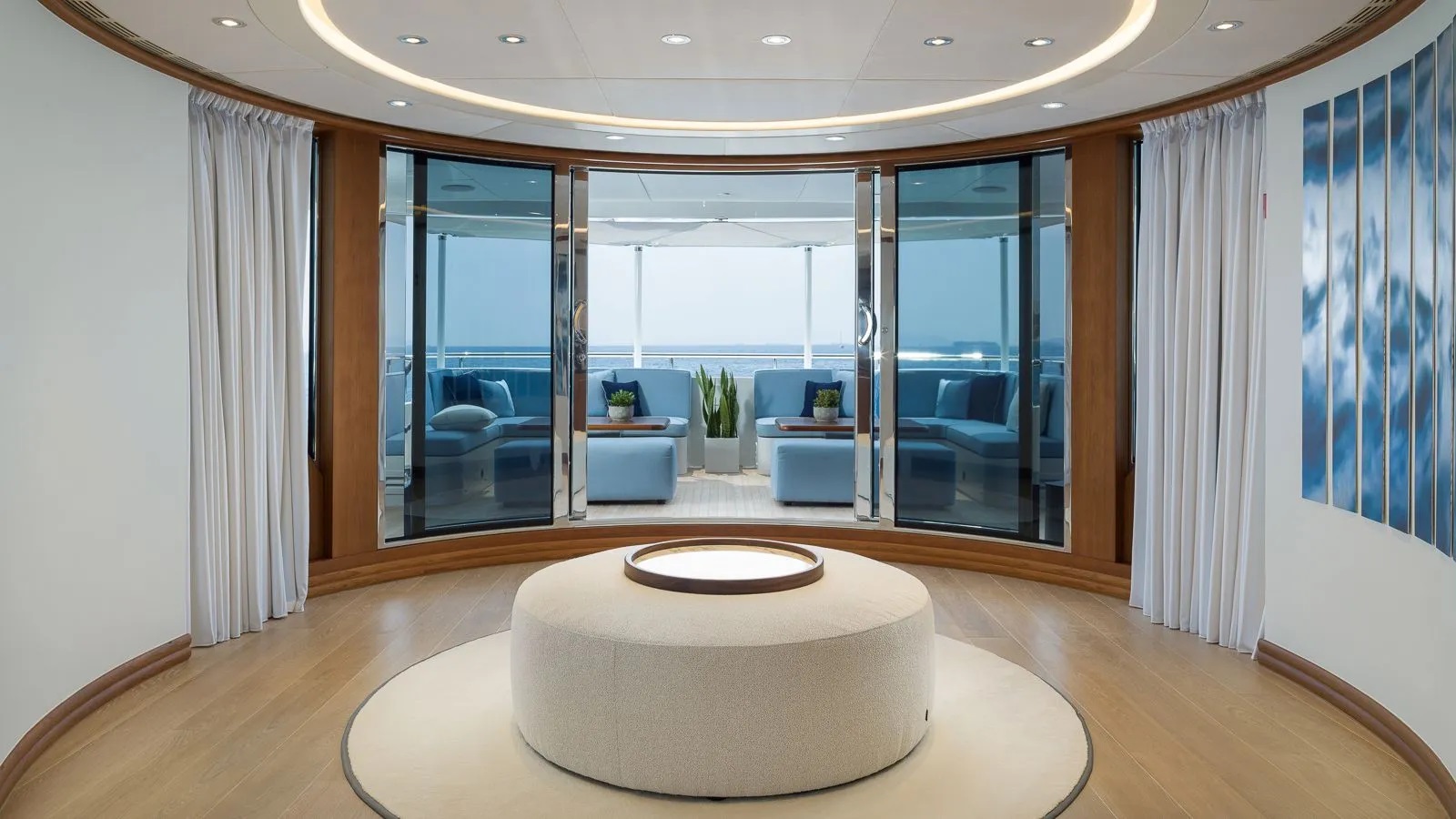 306 Main salon lobby.jpg