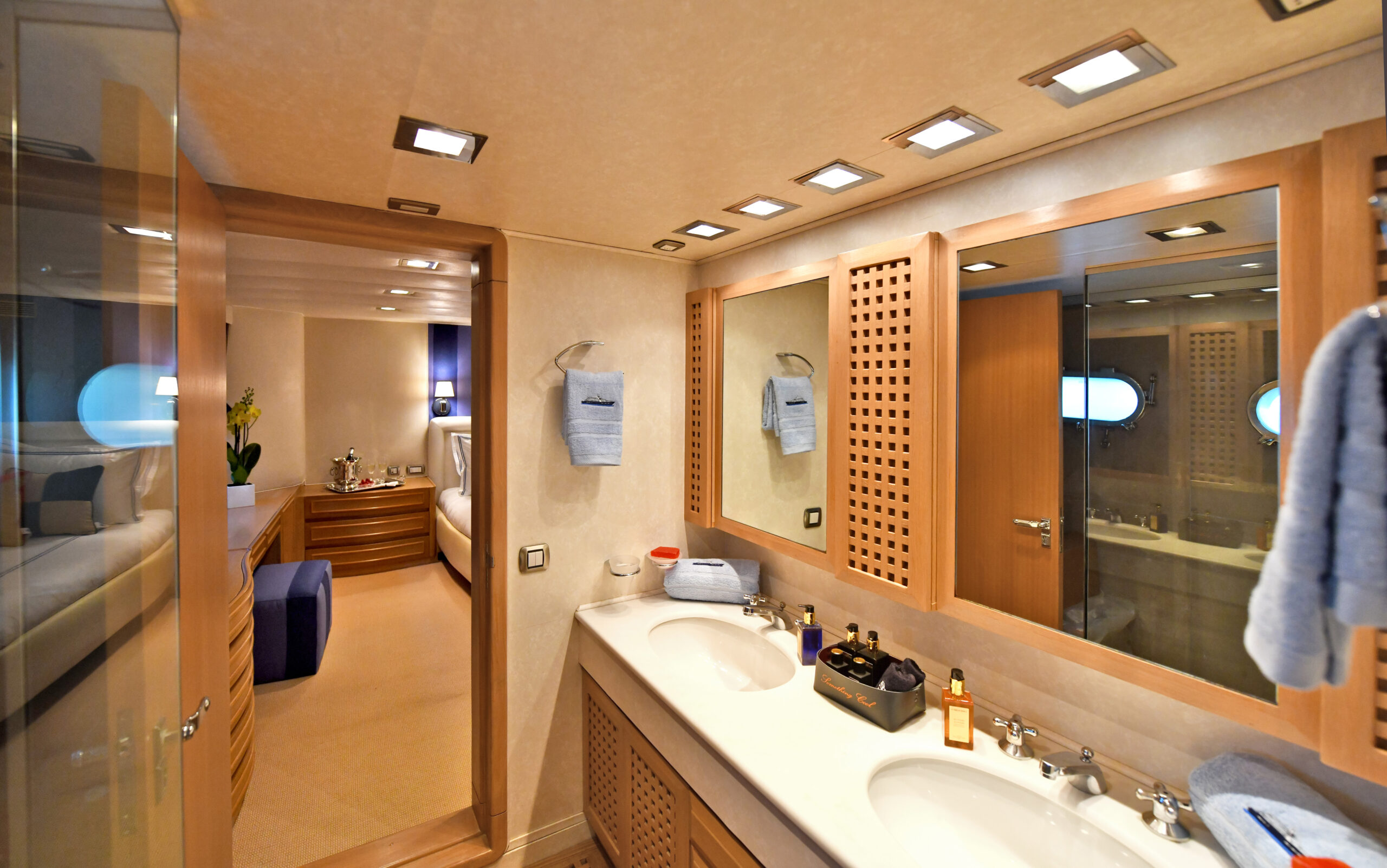 306 Master bathroom.jpg