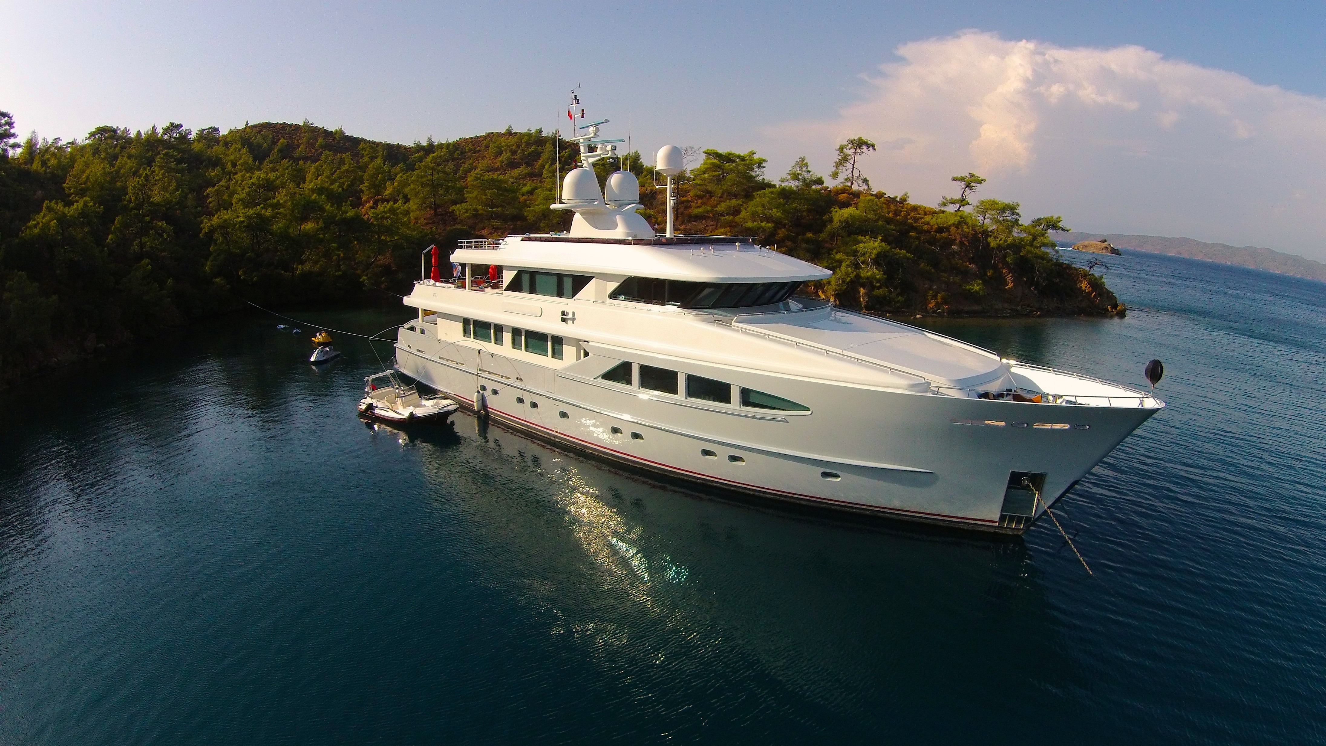 38m Heesen motor yacht .jpg