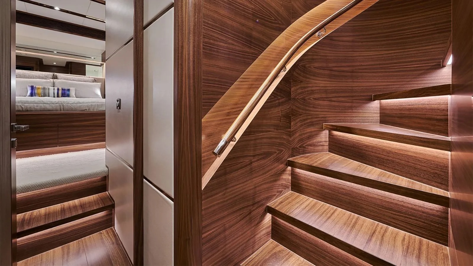 4.0 Staircase to lower deck.jpg