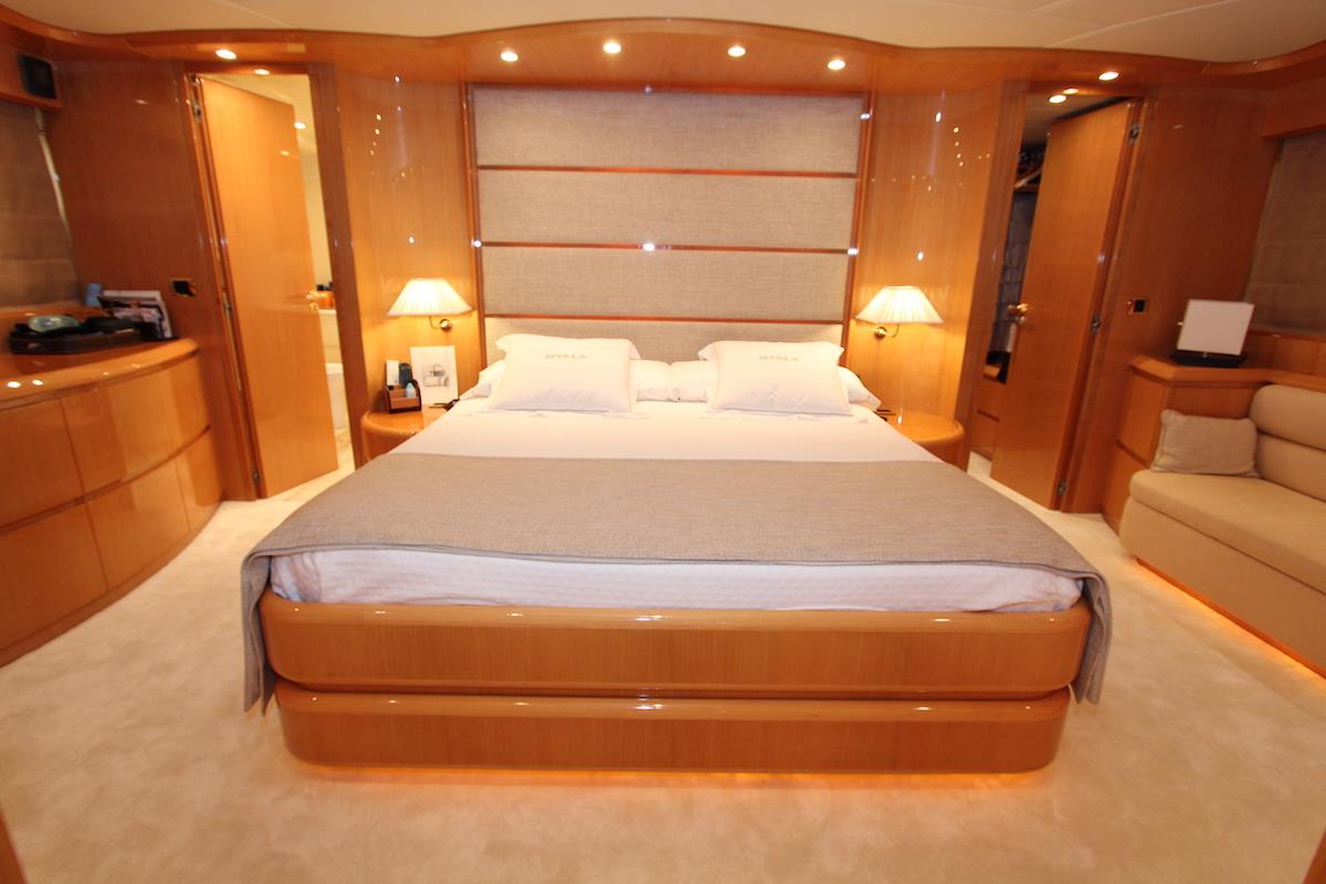 4.1 Master cabin.jpg