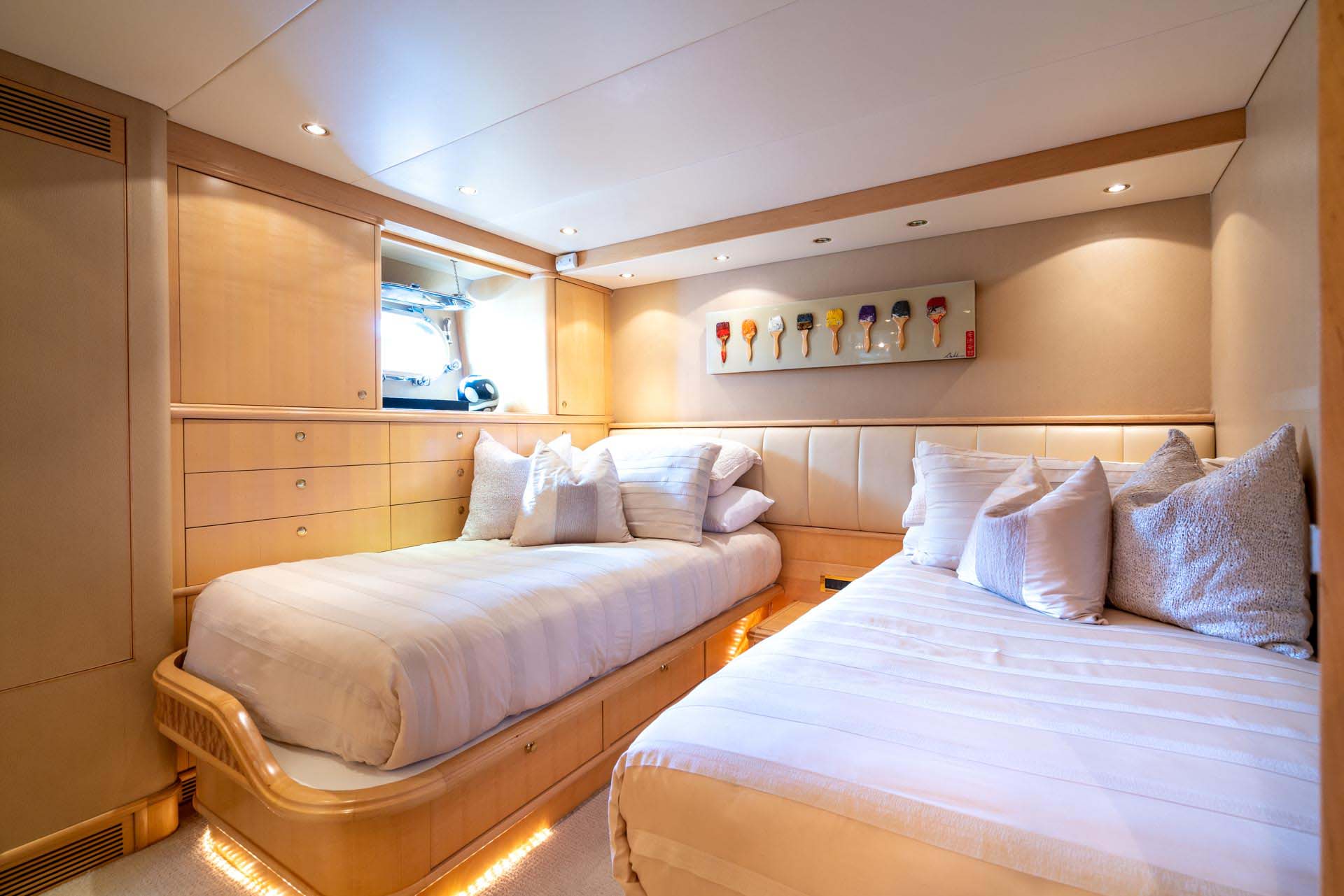 4.10 Twin cabin.jpg