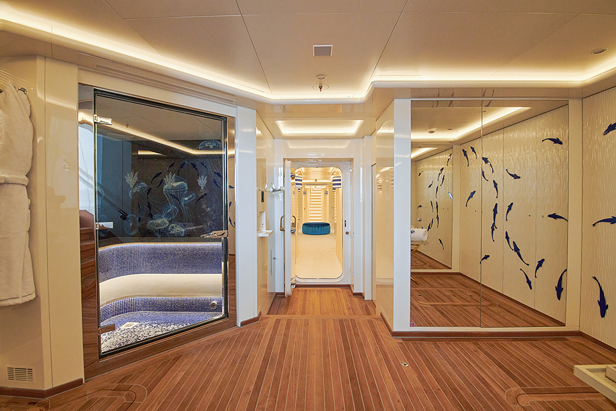 4.17 Lower deck spa.jpg