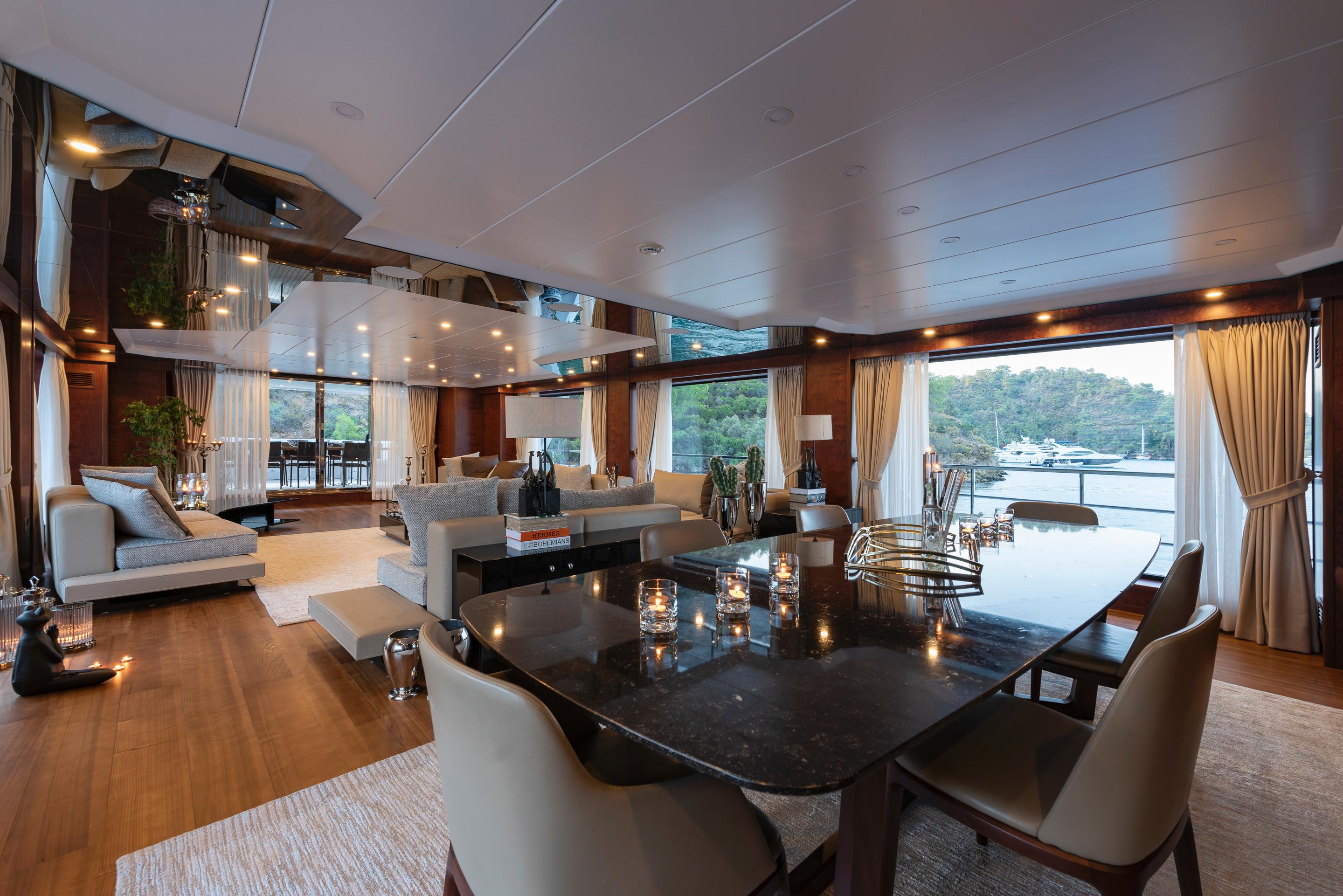 4.3 Main salon view aft.jpg