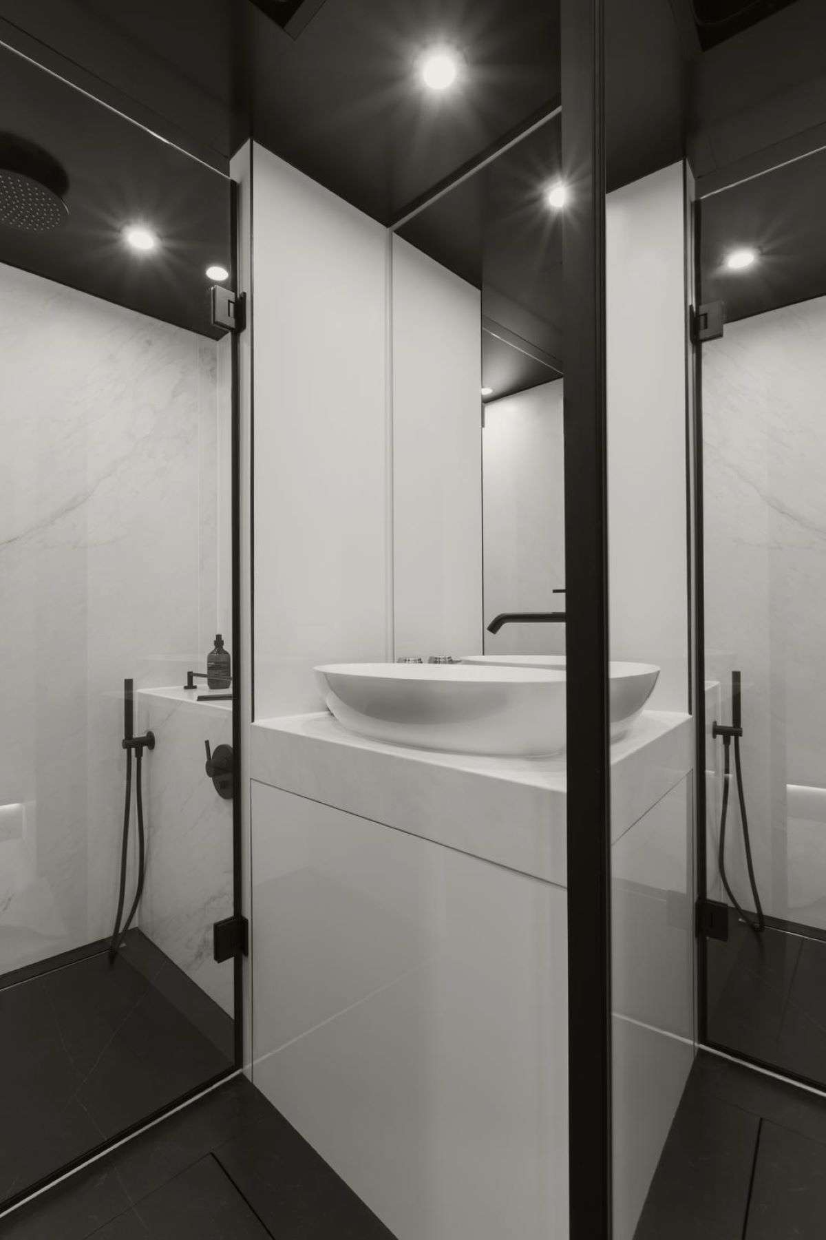 4.3 Stylish ensuite.jpg
