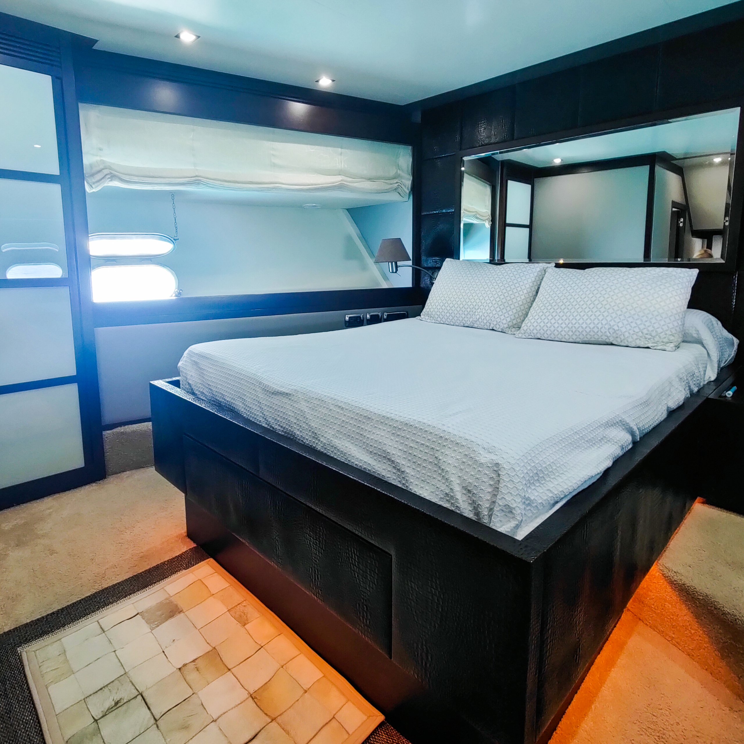 4.3 VIP Cabin.jpg
