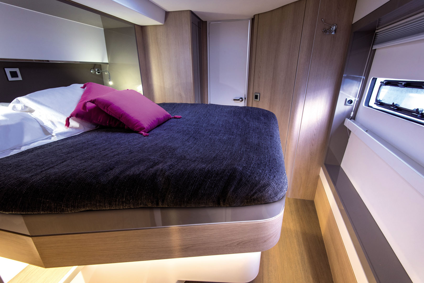 4.4 Double cabin.jpg