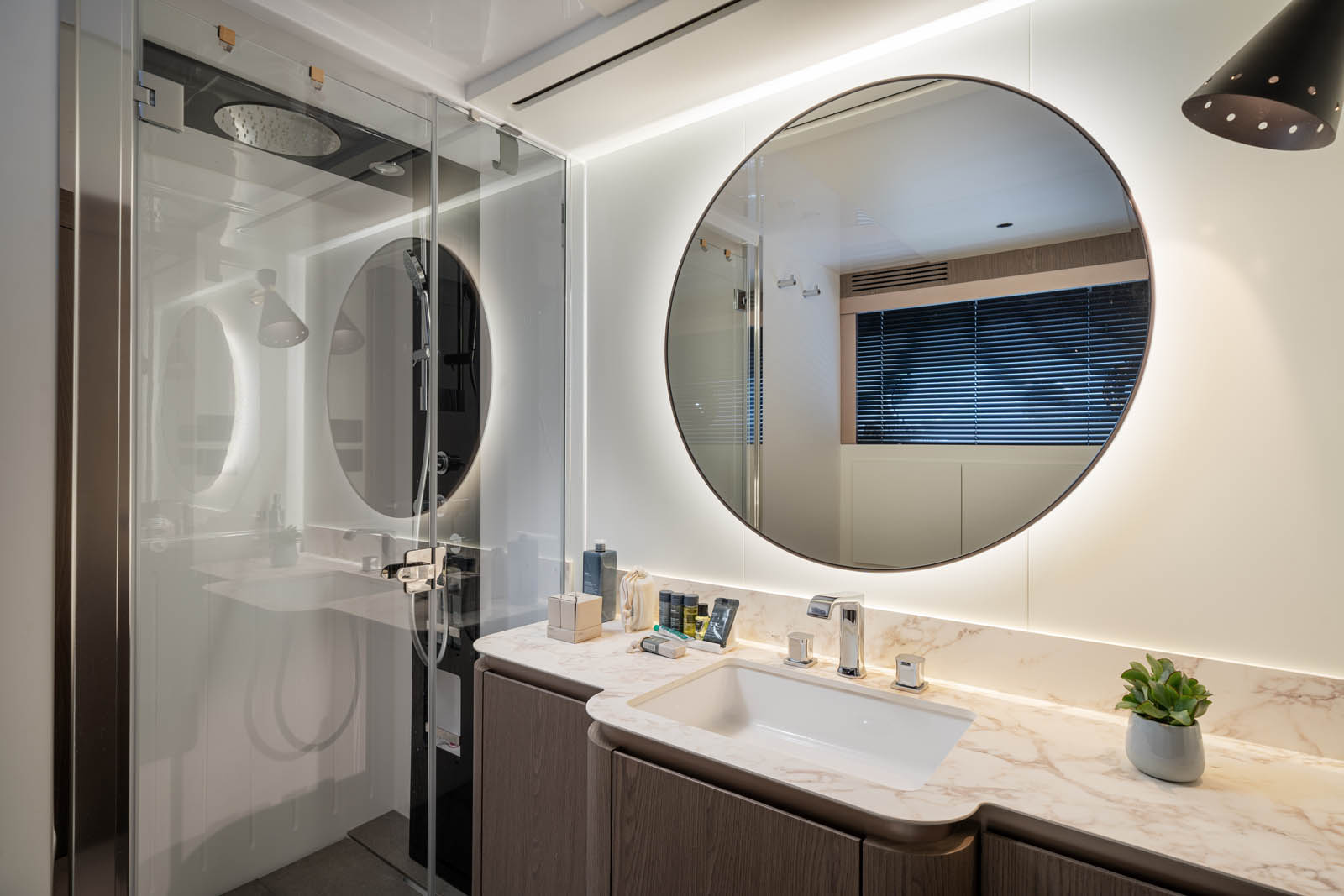 4.4 Ensuite bathrooms in each cabin.jpg