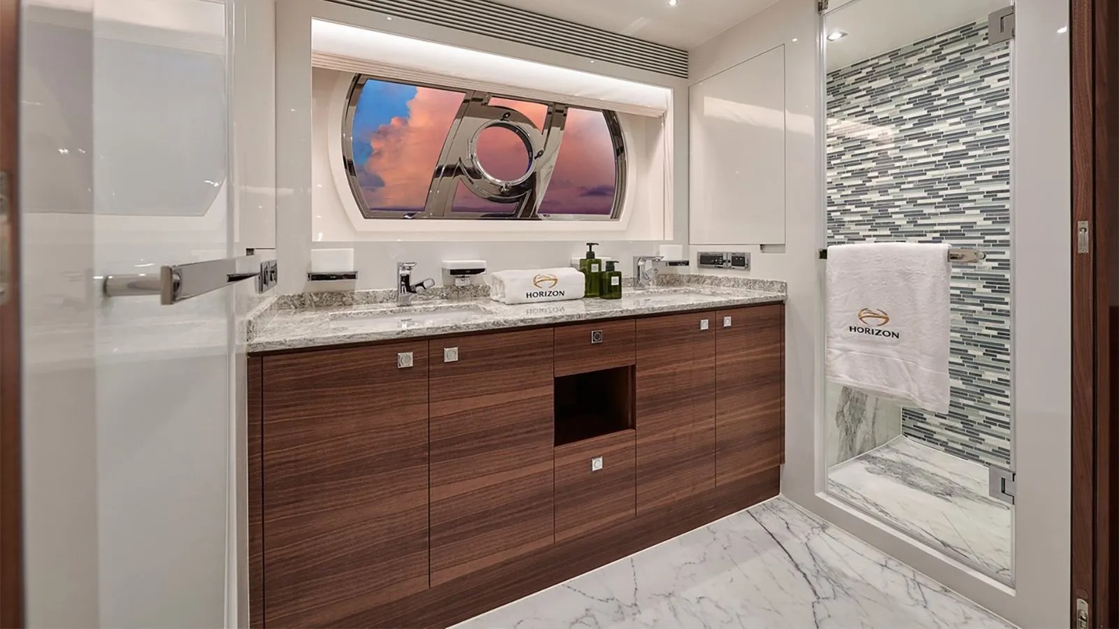 4.4 Luxury ensuite.jpg