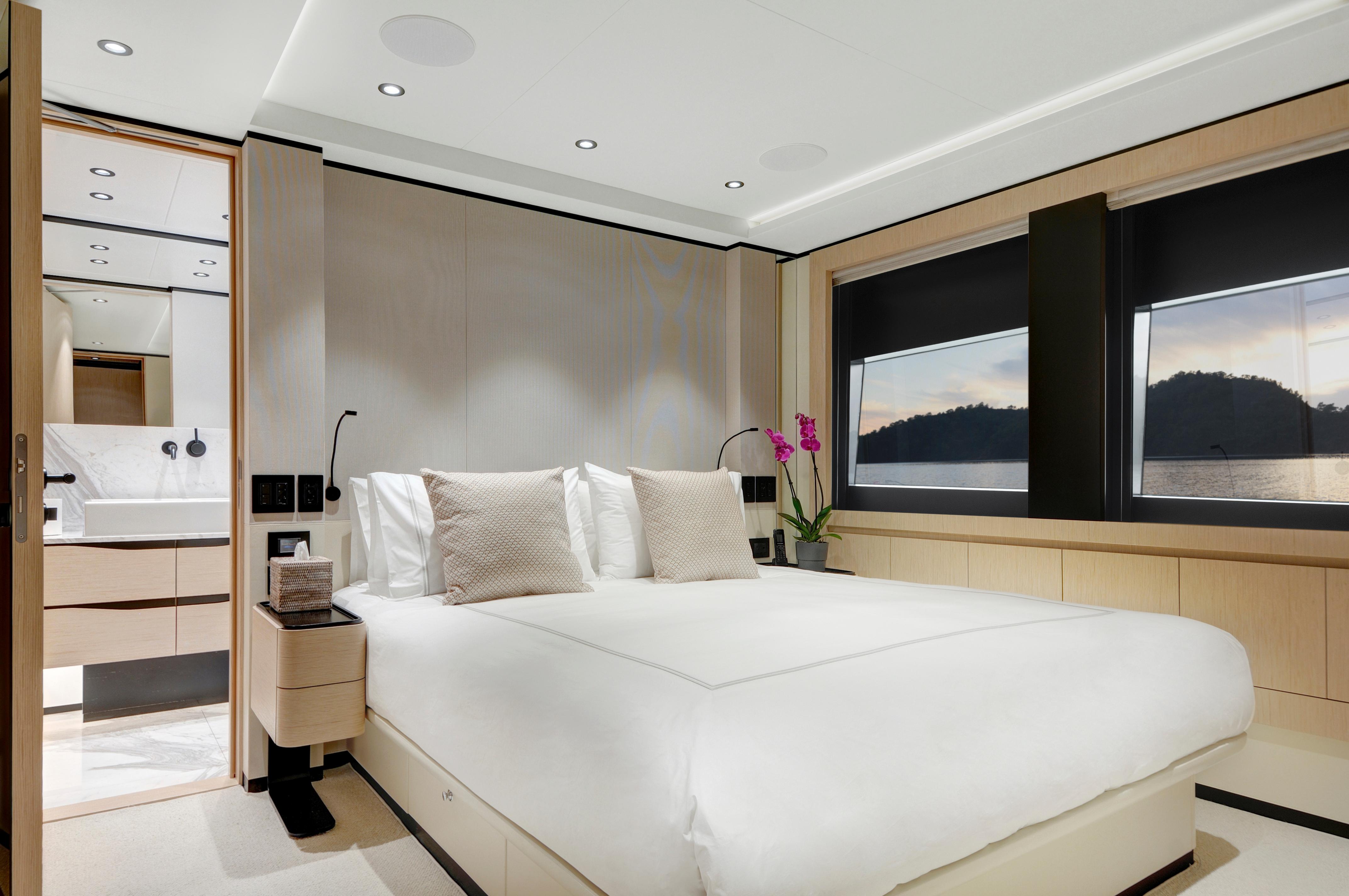 4.4 Spacious double cabin.jpg