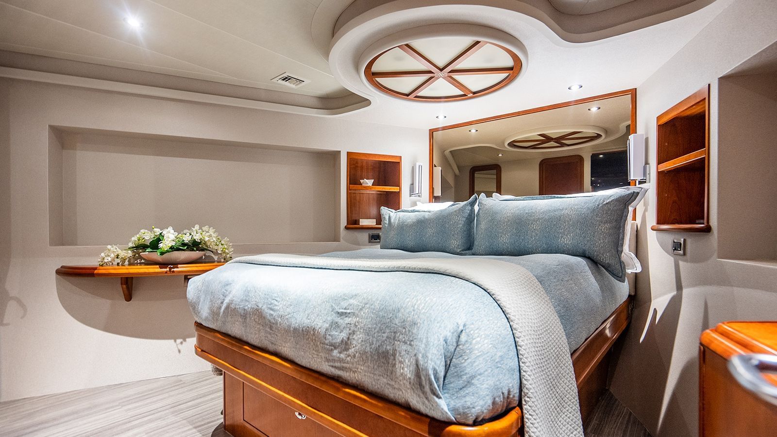 4.4. VIP Cabin.jpg