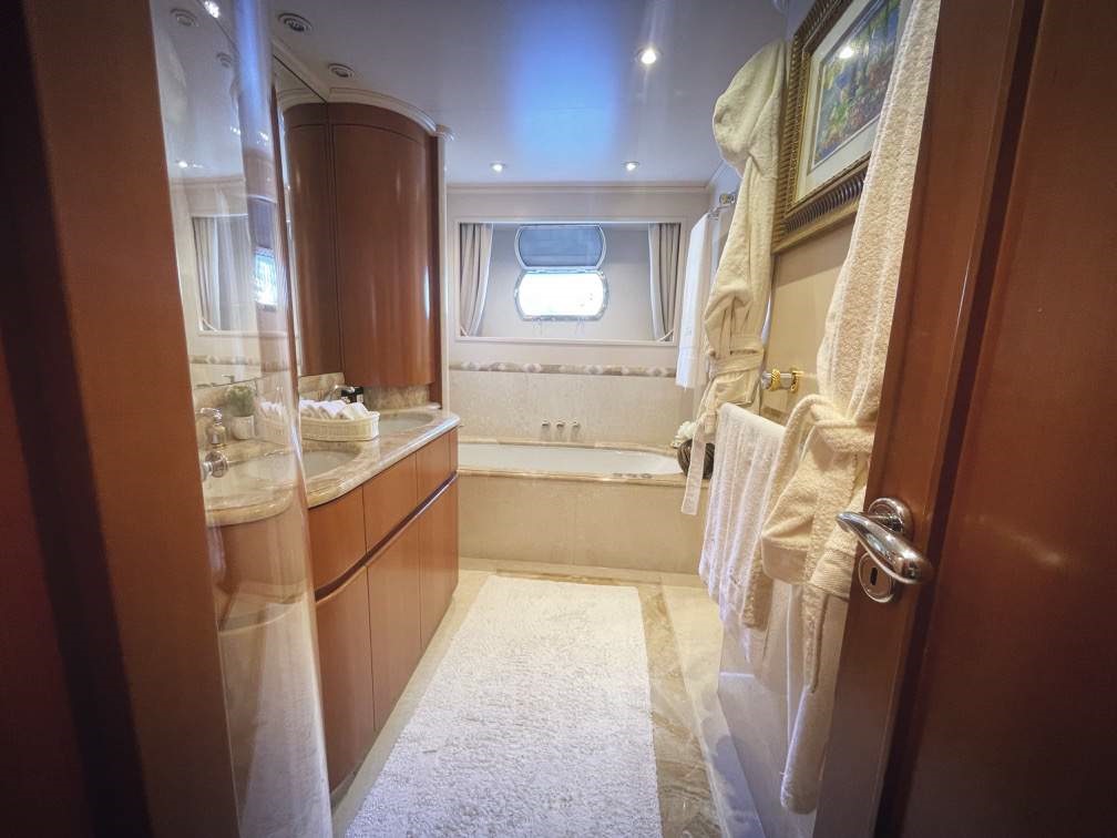 4.5 Master bathroom.jpg