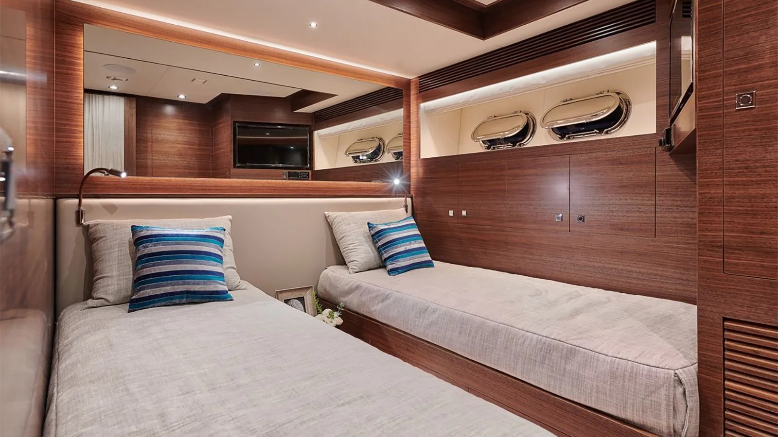 4.5 Spacious twin cabin.jpg