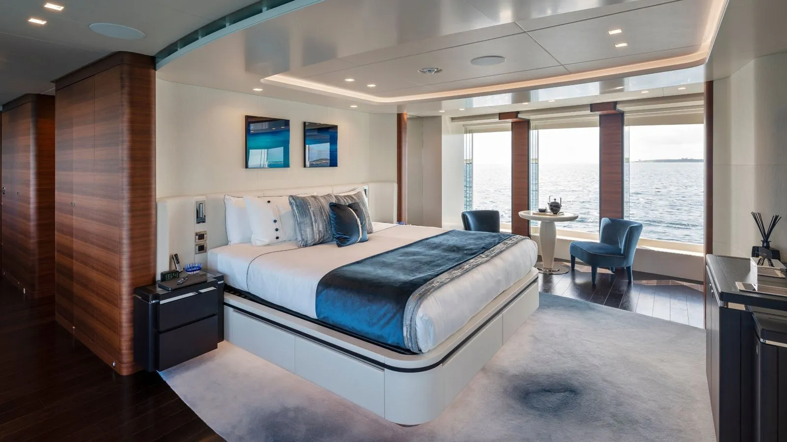 401 Master stateroom.jpg