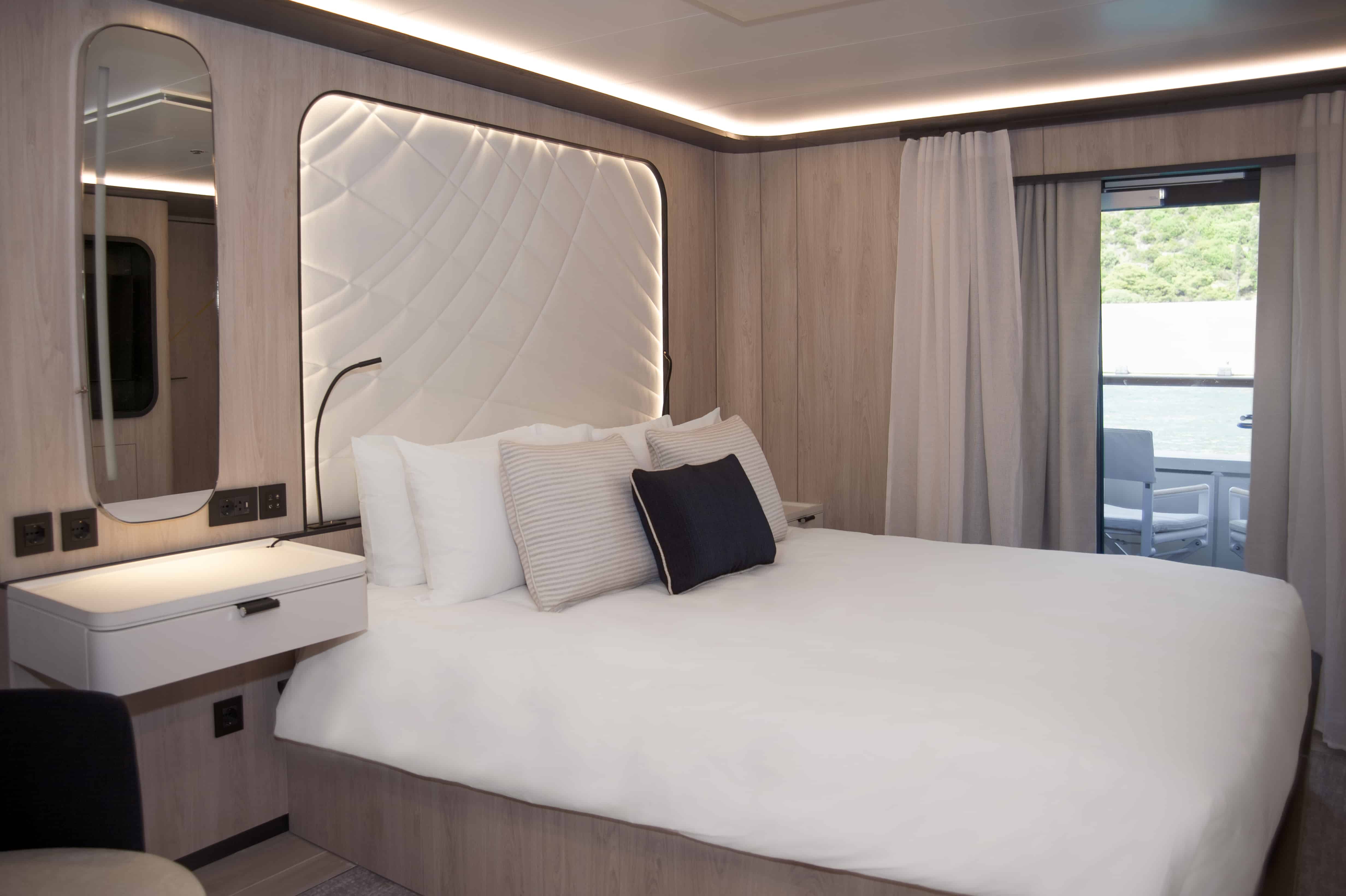 402 Alize stateroom with balcony.jpg