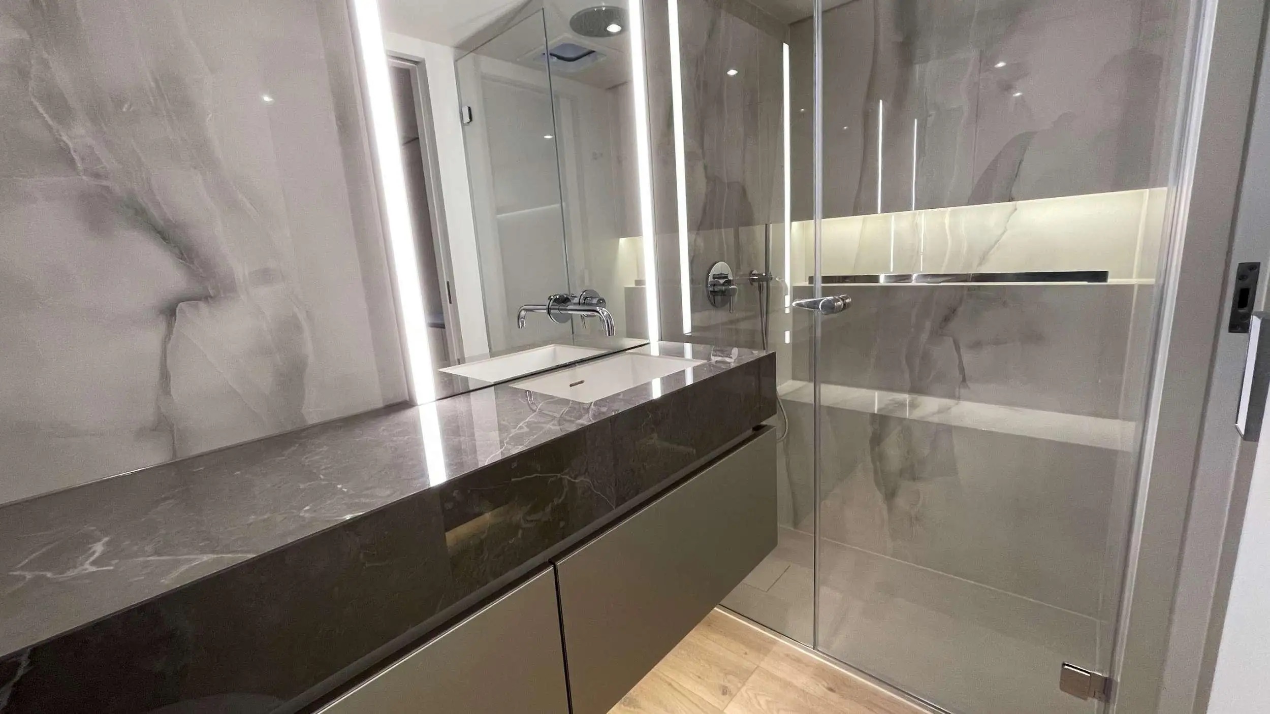 402 Master suite ensuite.jpg