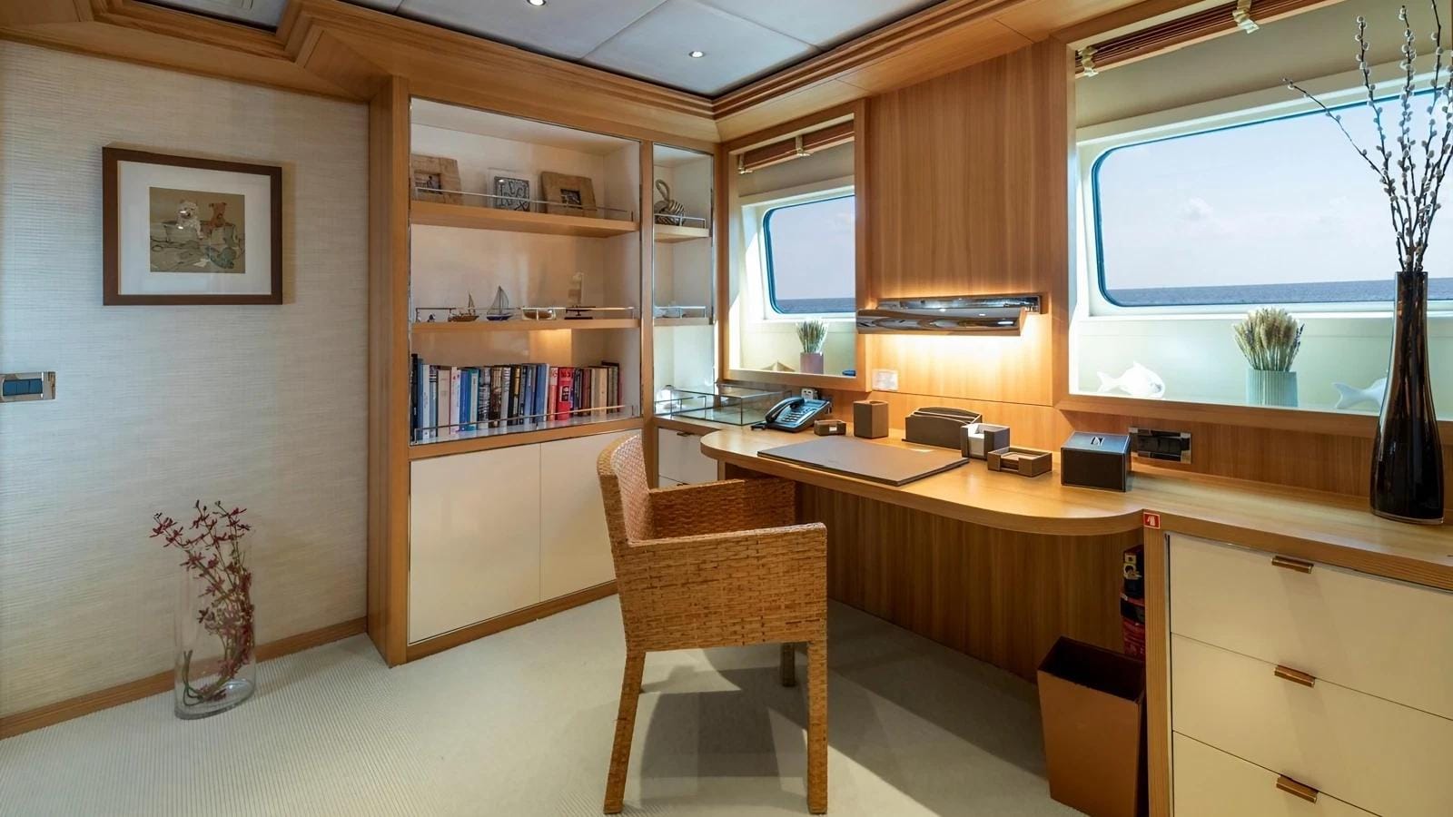 402 Master suite office.jpg