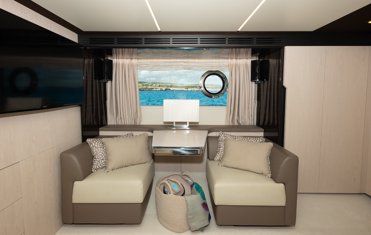 402 Master suite seating area.jpg