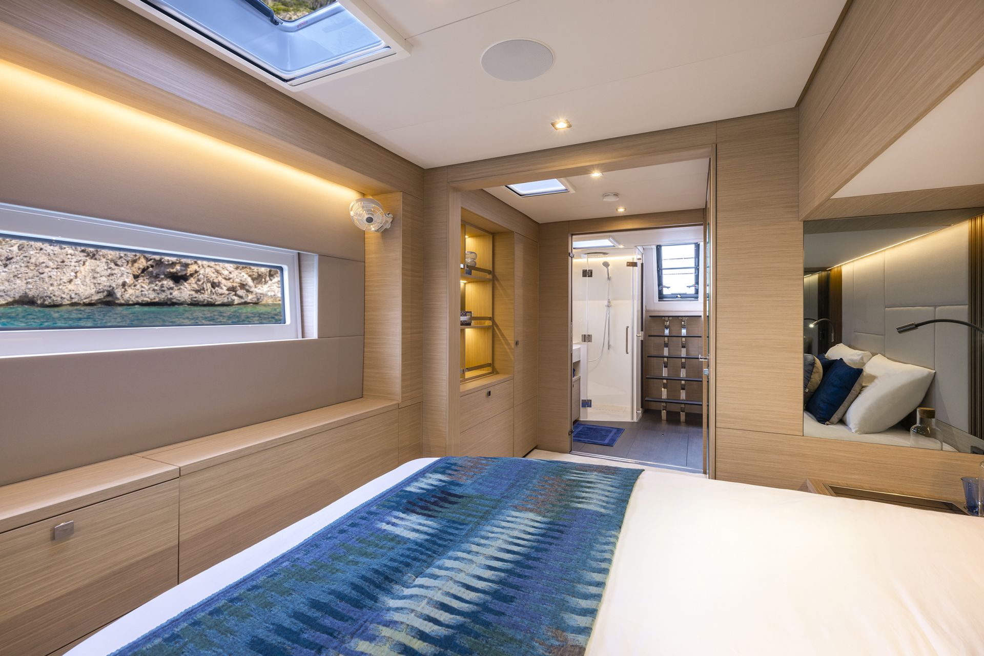 402 Master suite with ensuite bathroom.jpg