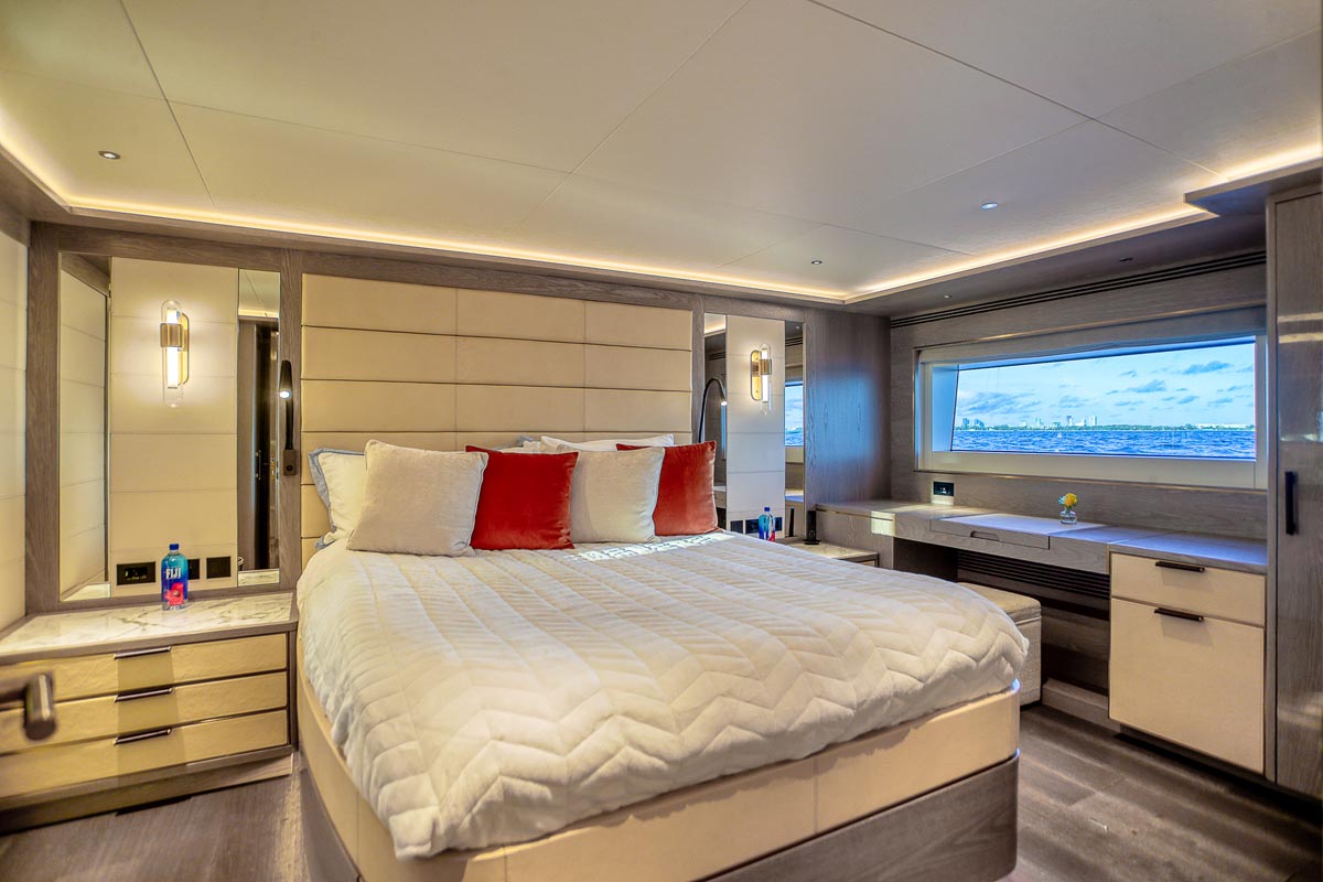 403 Full beam VIP on the lower deck.jpg