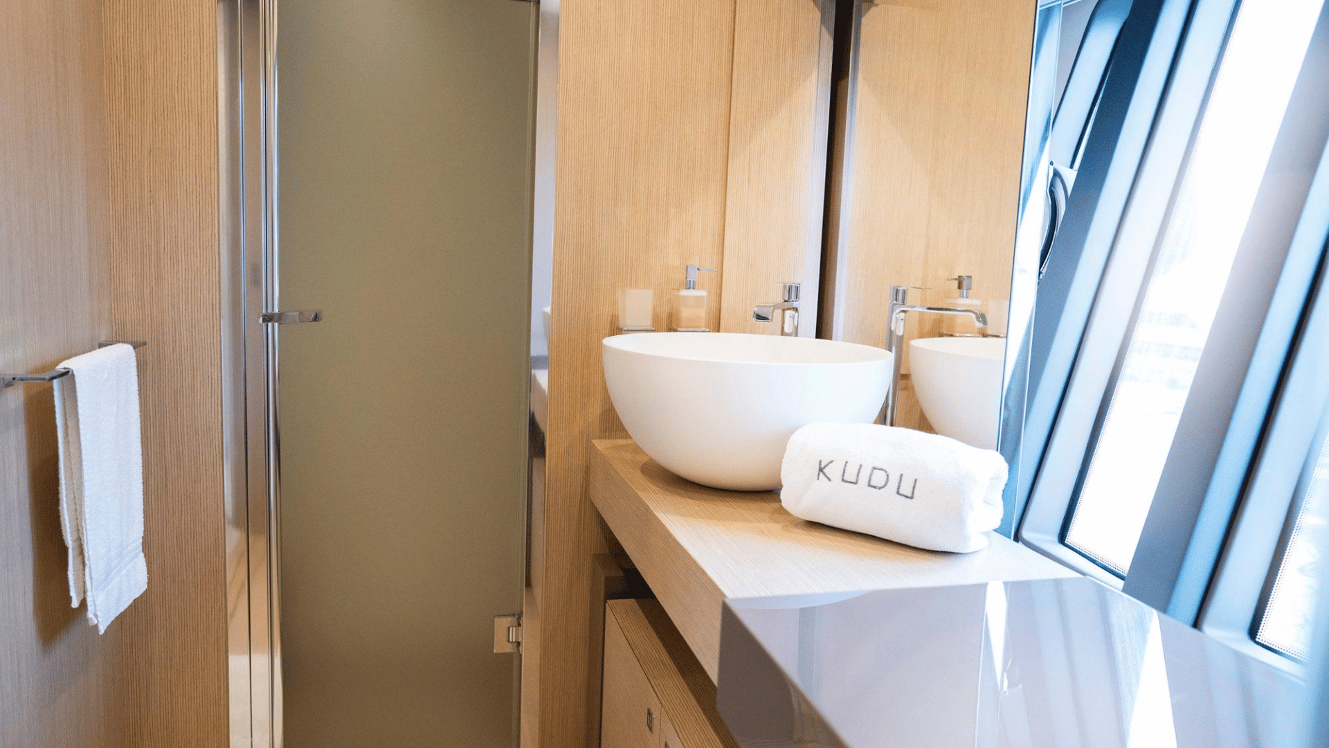 403 Master ensuite bathroom.png