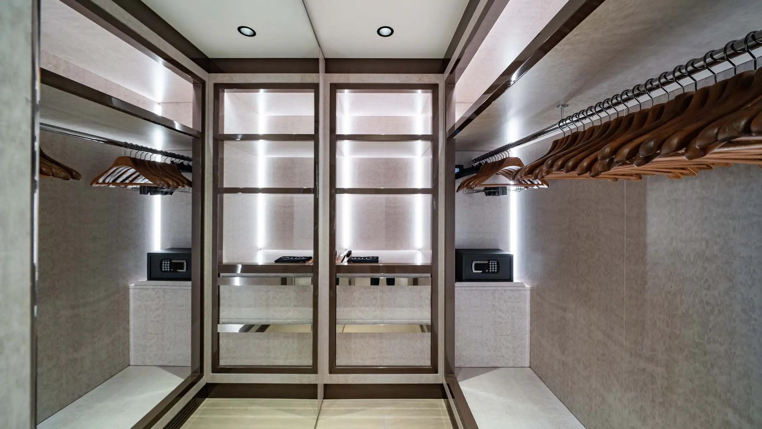 403 Master suite walk in wardrobe.jpg