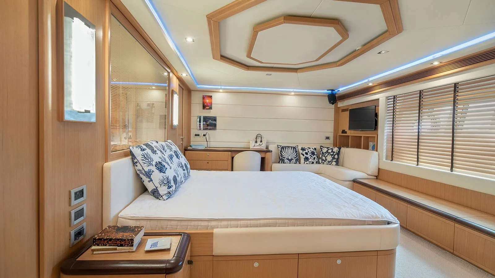 403 Primary suite - lower deck.jpg