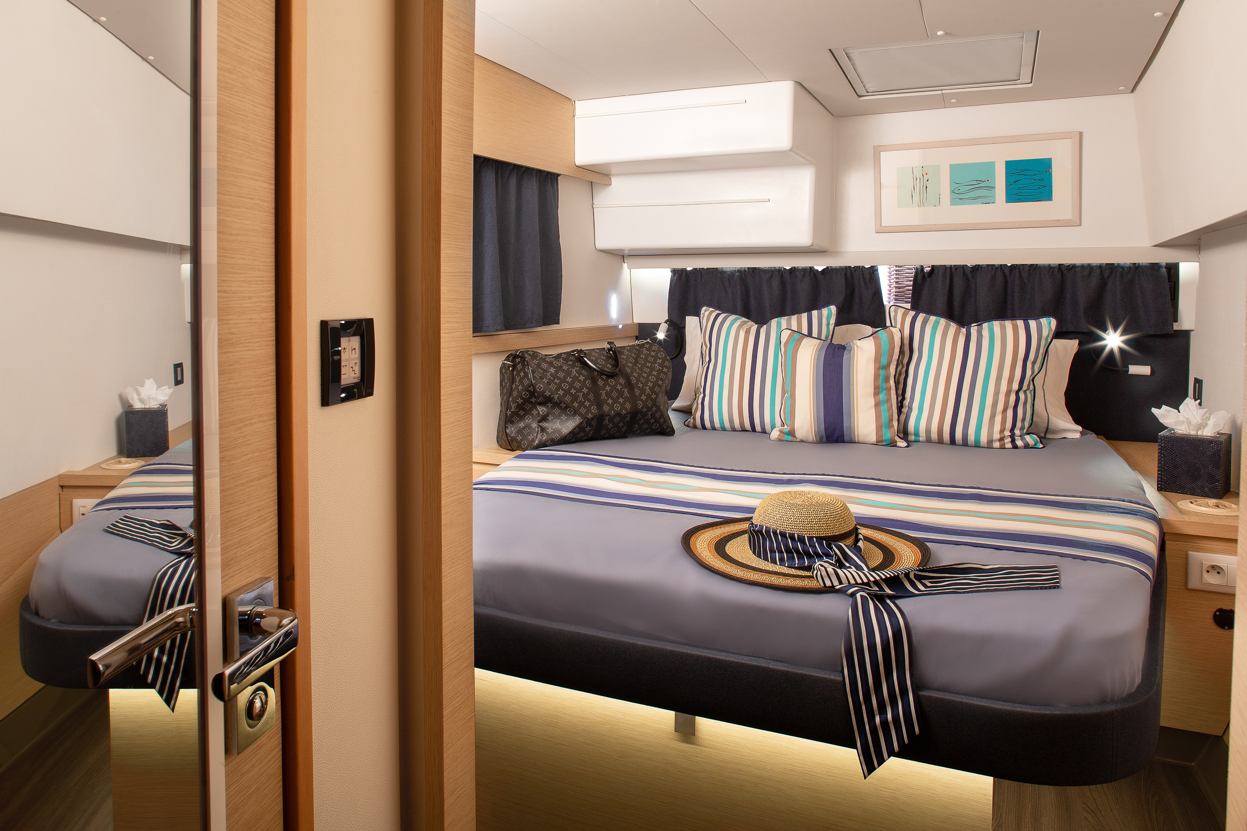403 Queen cabin.jpg