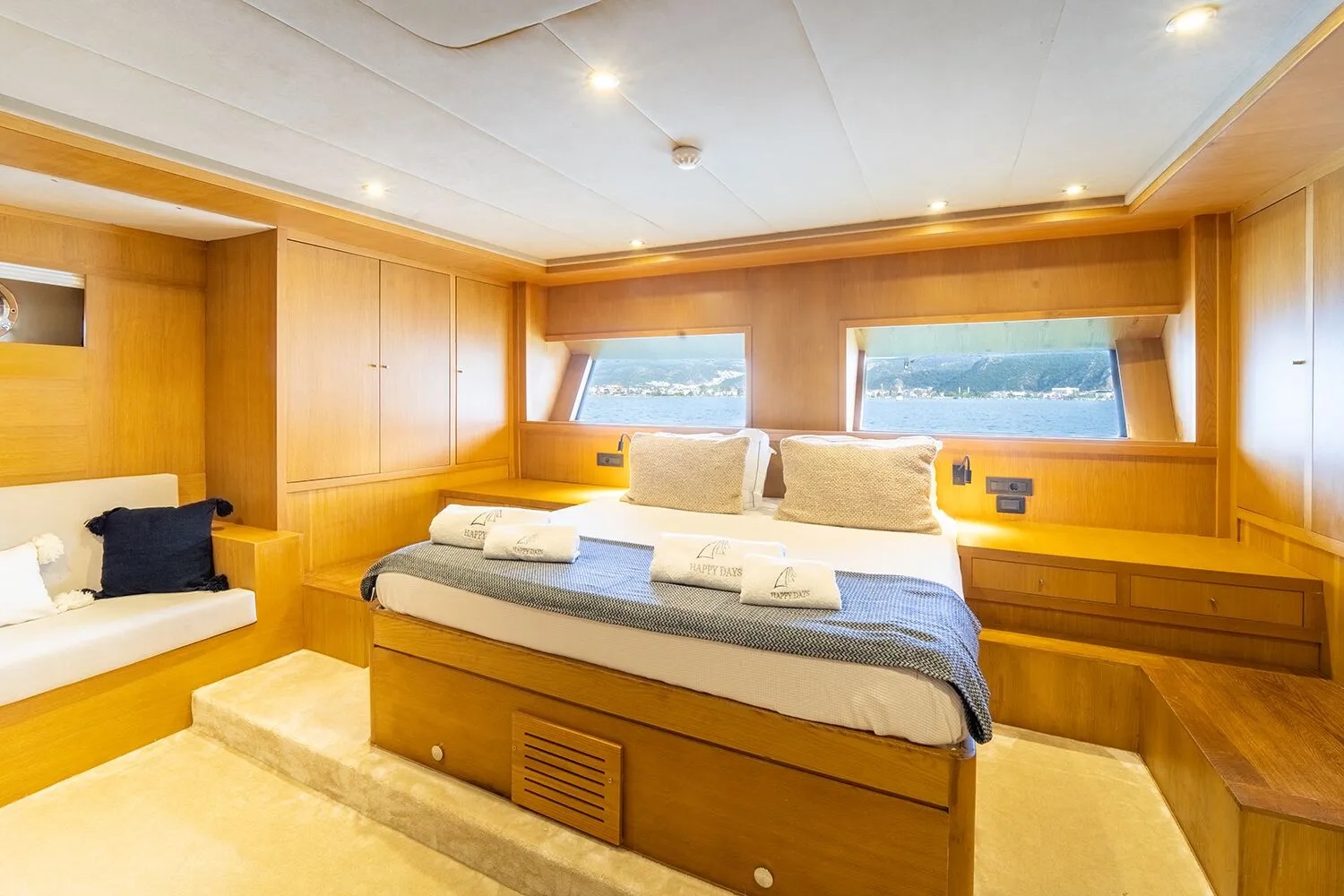 403 Second master suite.jpg