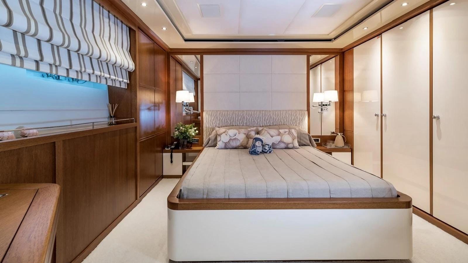 404 Double suite - lower deck.jpg
