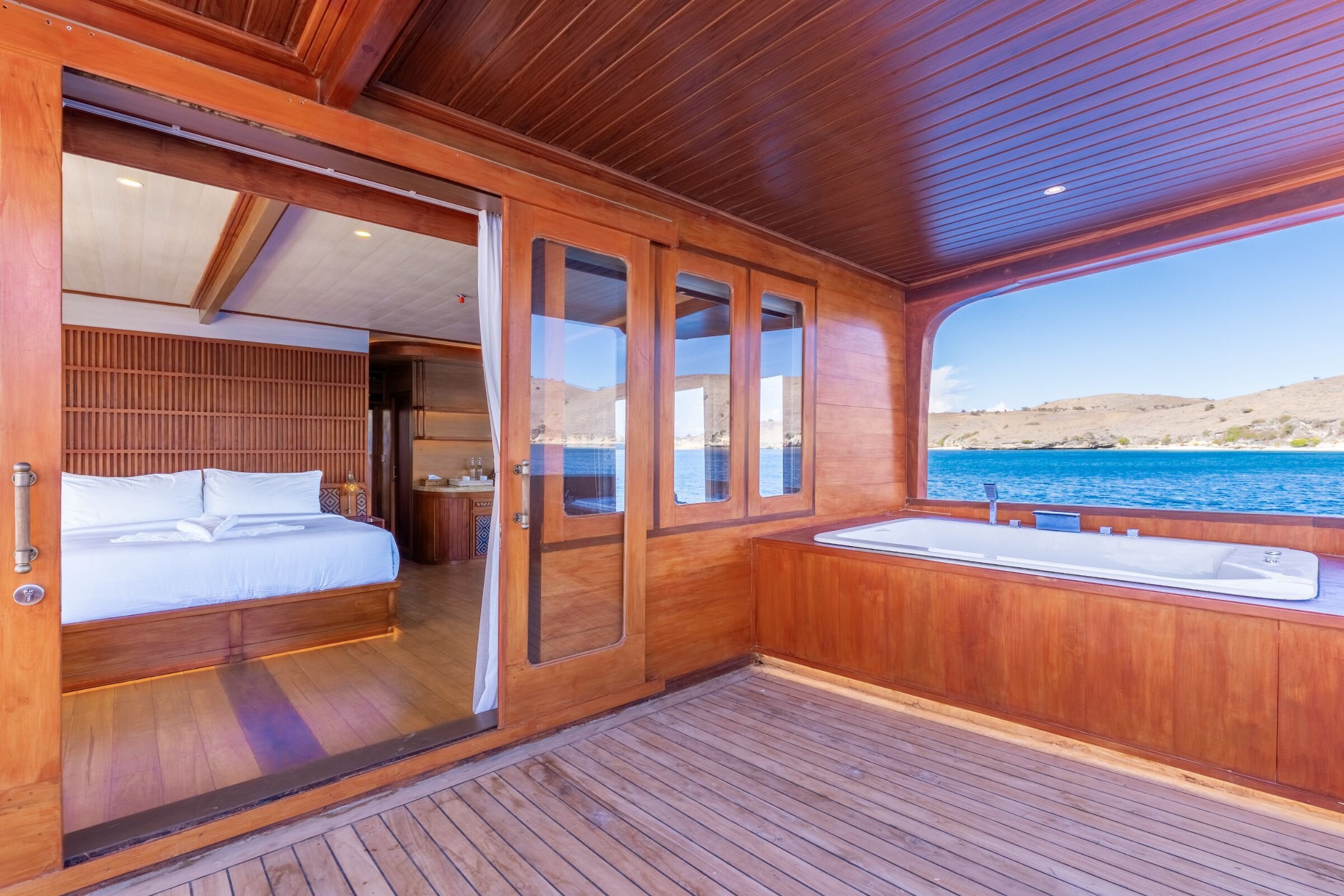 404 Master suite terrace with jacuzzi.jpg