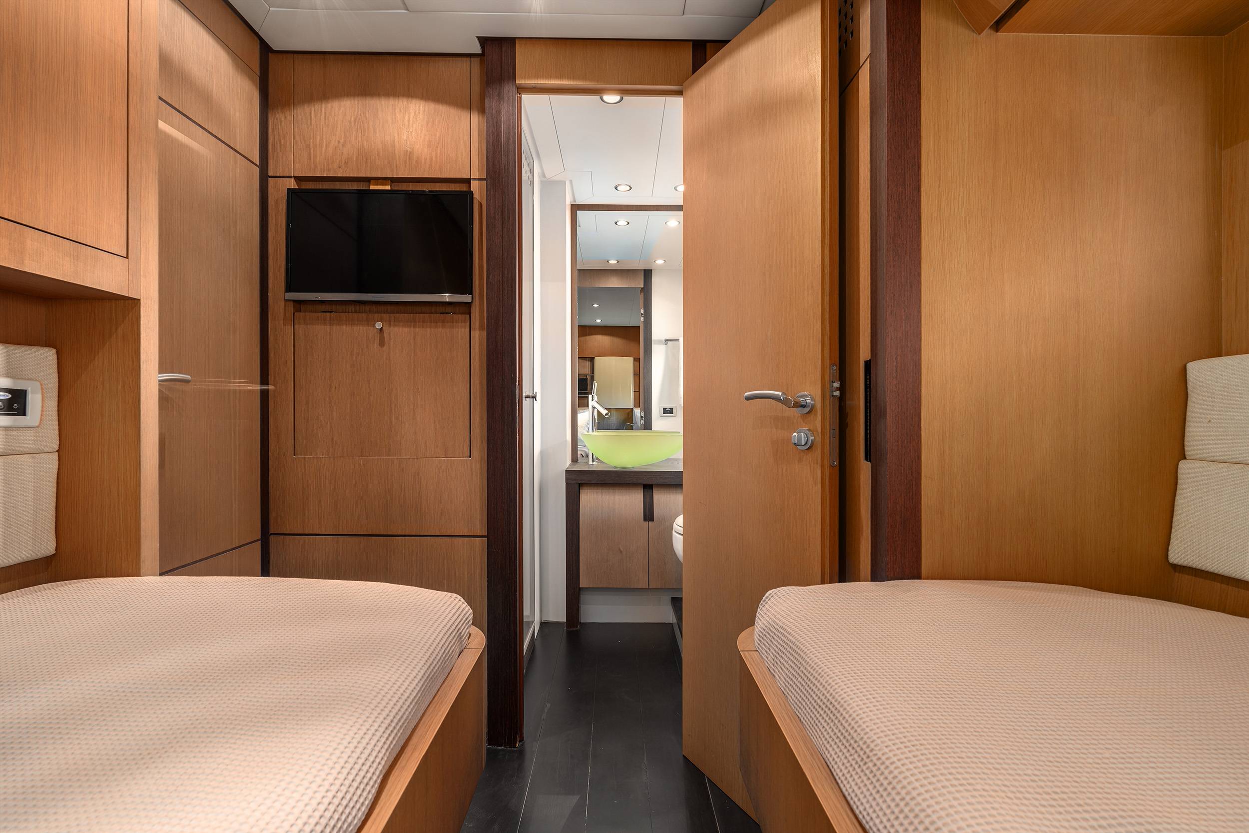 404 Twin suite with ensuite.jpg