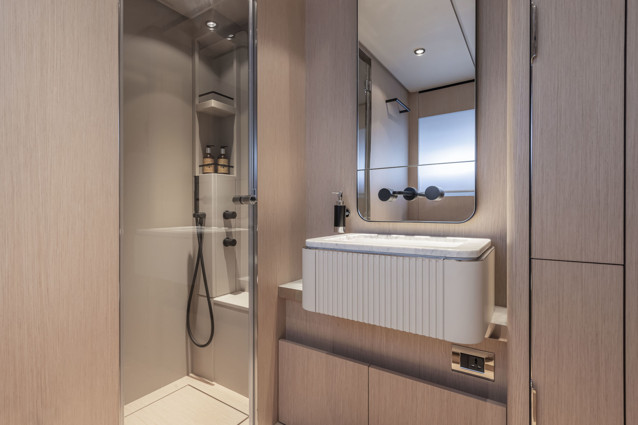404 VIP ensuite.jpg