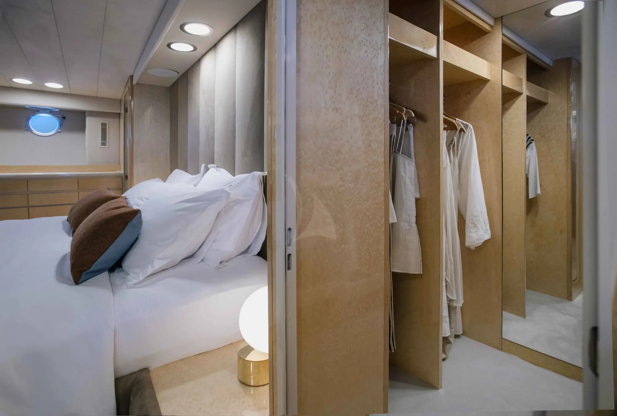 404 Walk in wardrobe.jpg